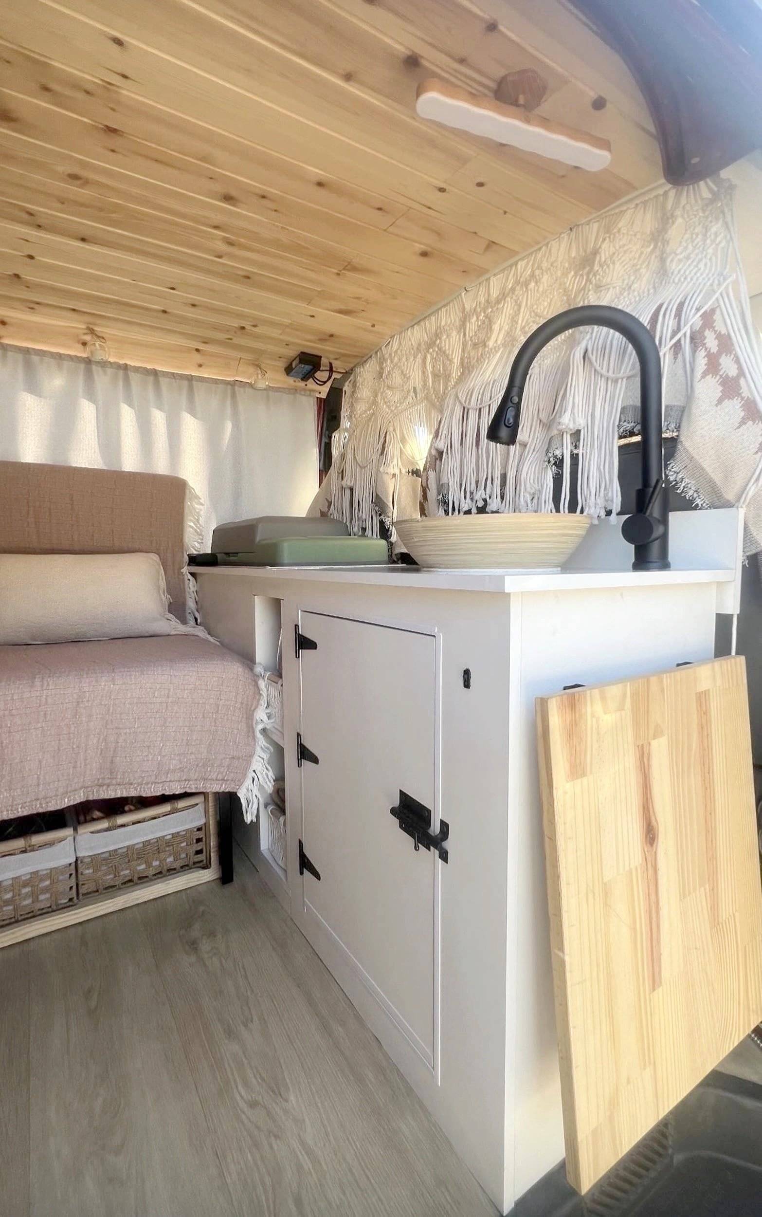 Angolo cucina Volkswagen Transporter T4 2.4D - Yescapa
