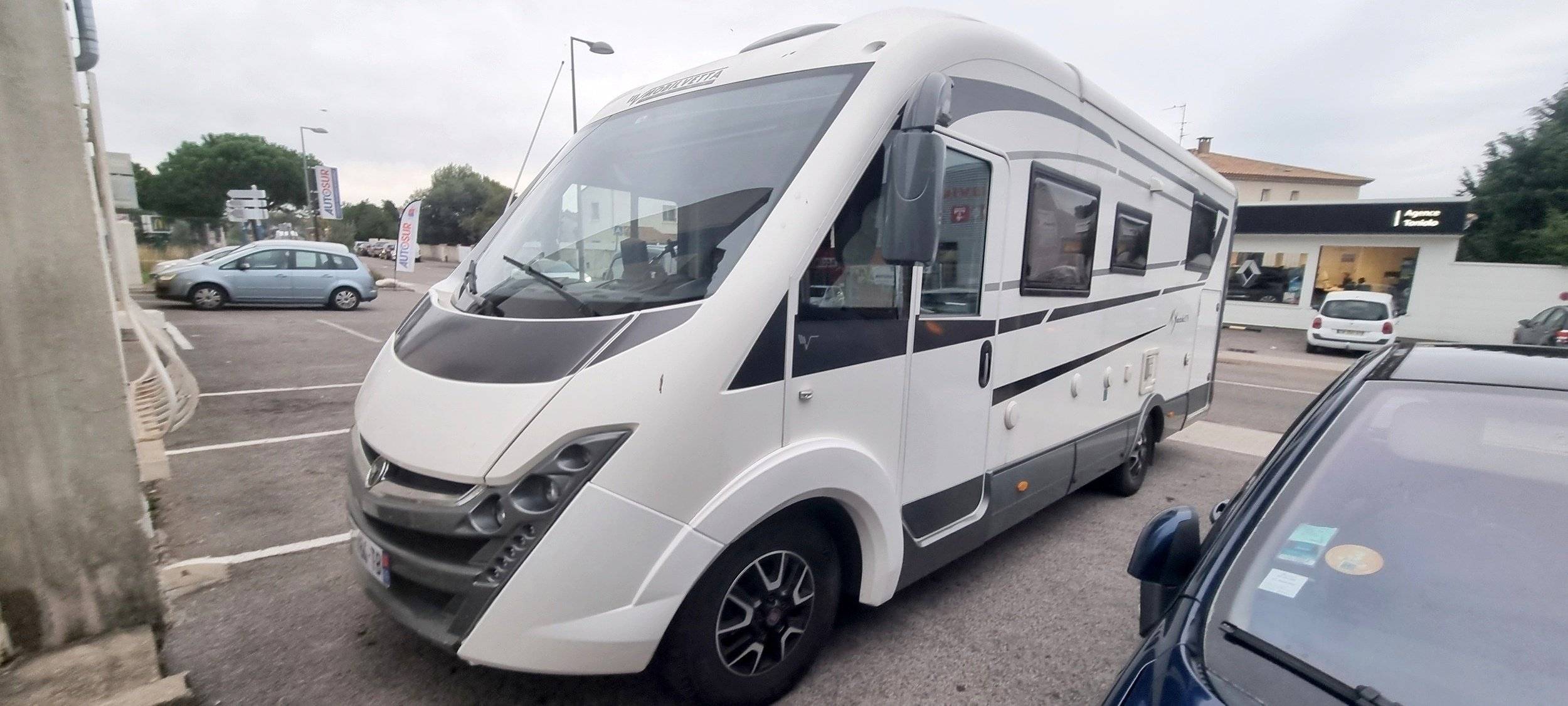 Vue avant de 3/4 Fiat Ducato 2,3 l 150 ch - Yescapa