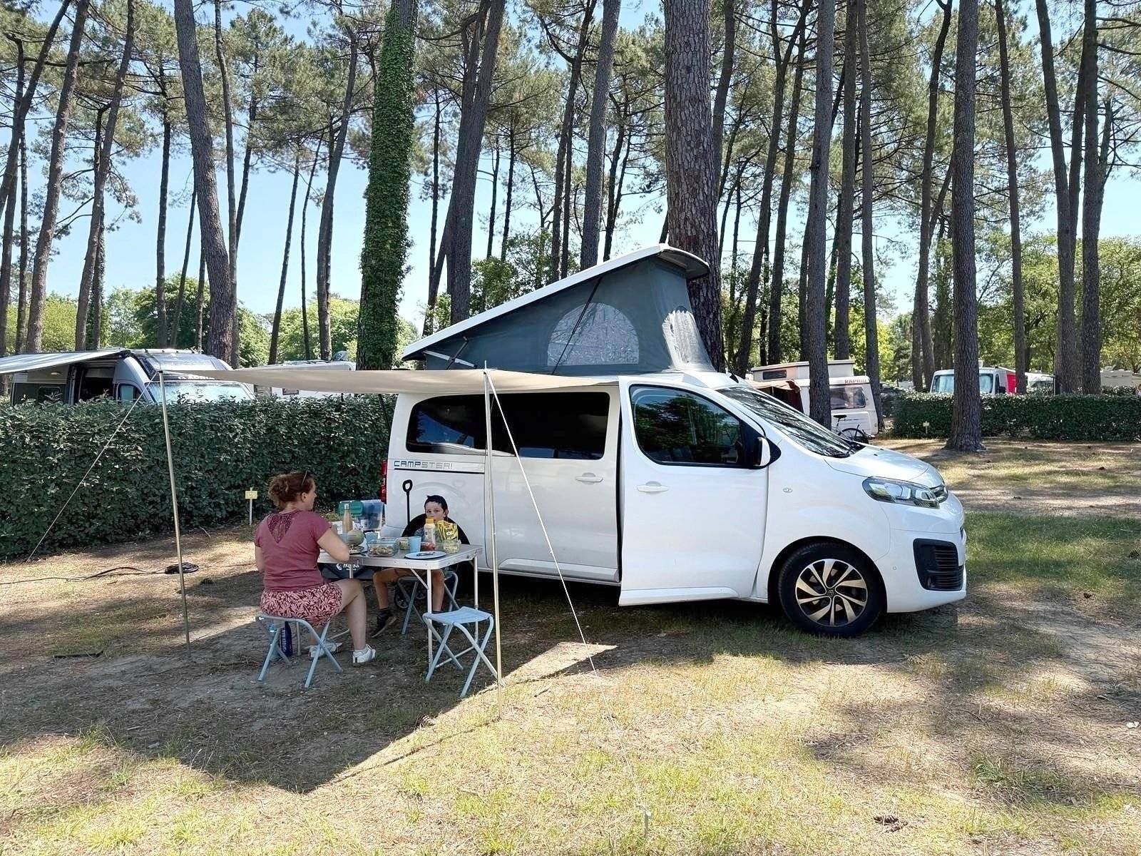 Vista del vehículo ángulo delantero Citroën Jumper 2,0 l 160 ch - Yescapa
