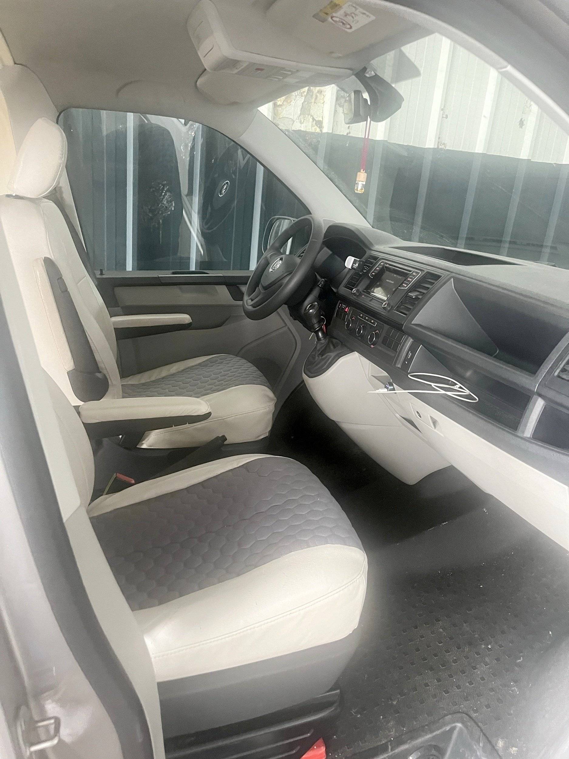 Poste de conduite Volkswagen T6 2 l TDI 150 ch - Yescapa