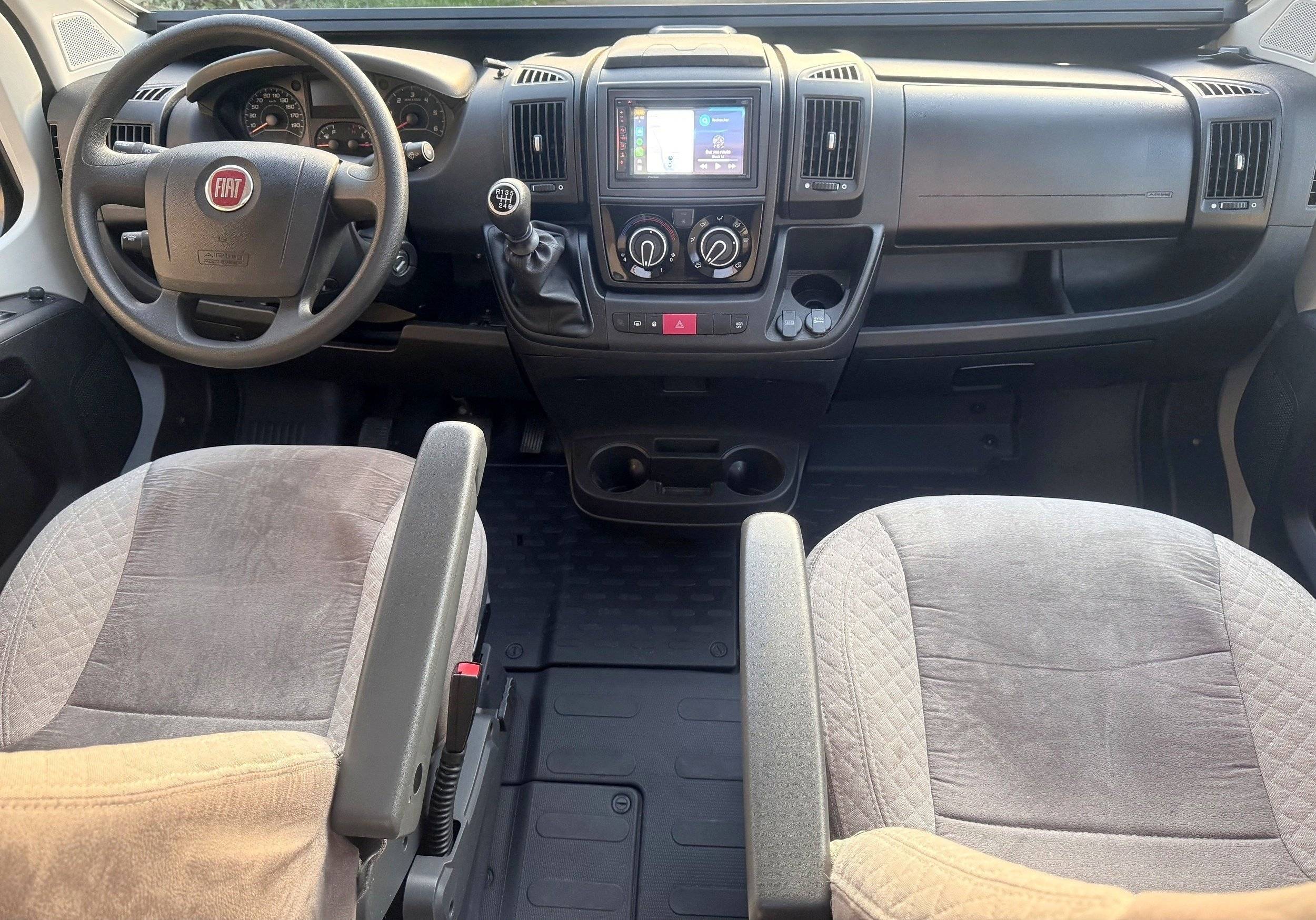Poste de conduite Fiat Ducato 2,3 140CV - Yescapa