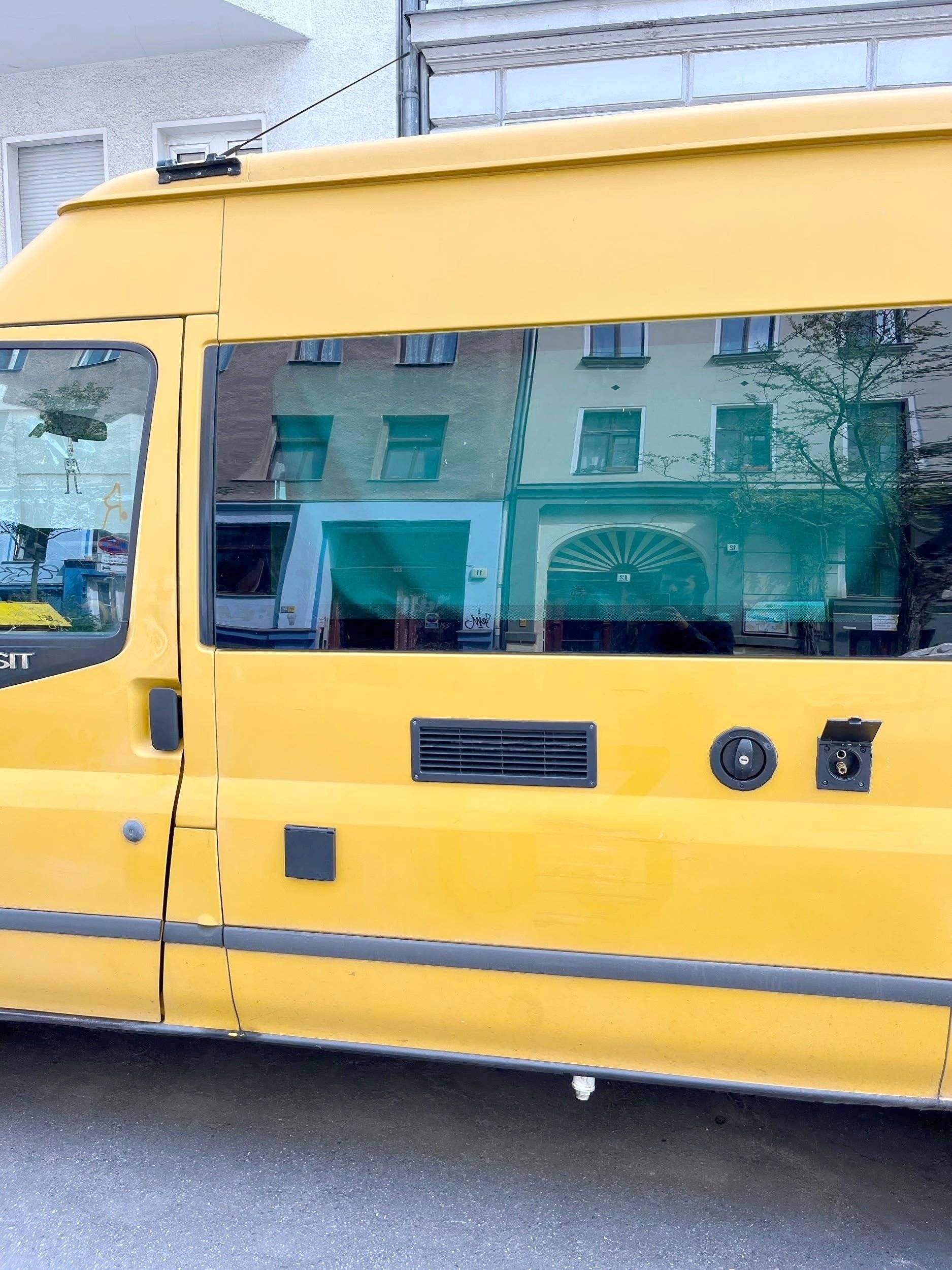 Amève Viano