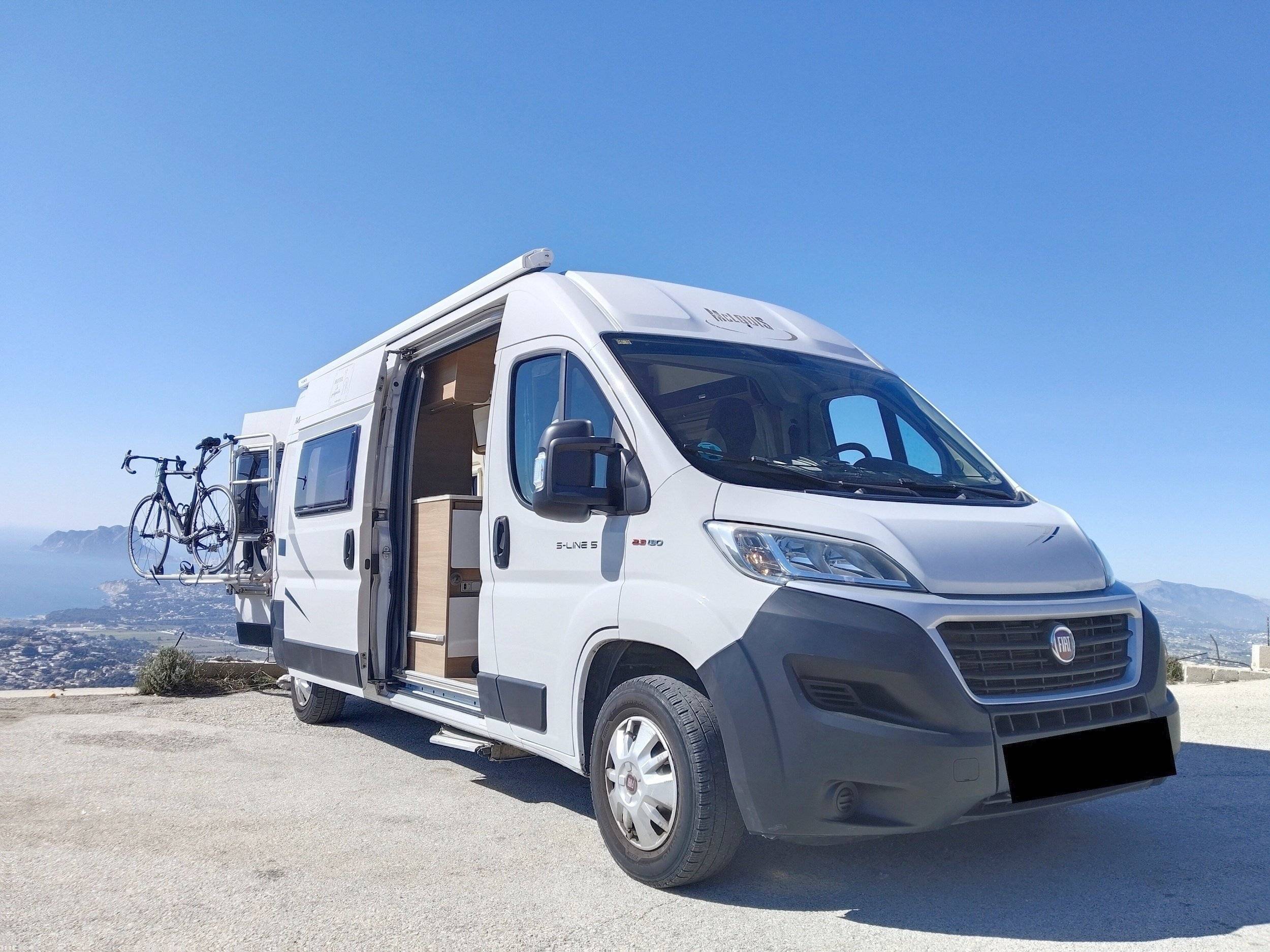 Vista de 3/4 Fiat 2,3 l 130 ch - Yescapa