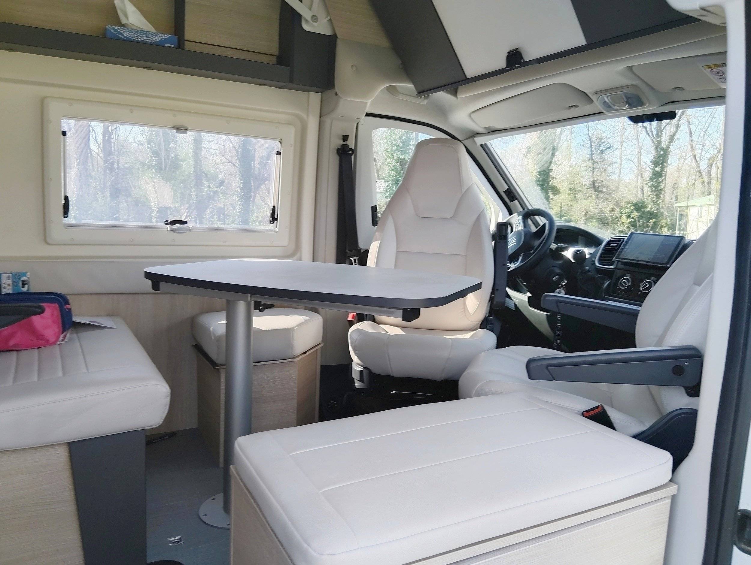 Área de jantar Fiat Fiat ducato 140cv - Yescapa