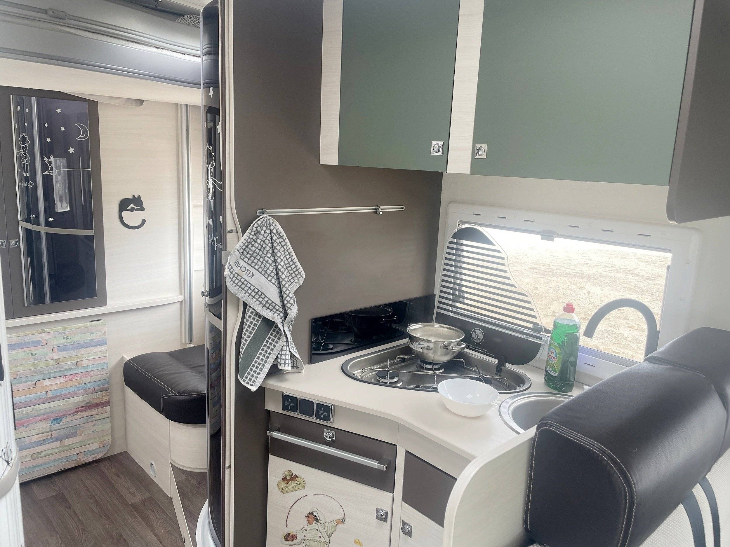 Kochnische Ford Transit 170 cv - Yescapa