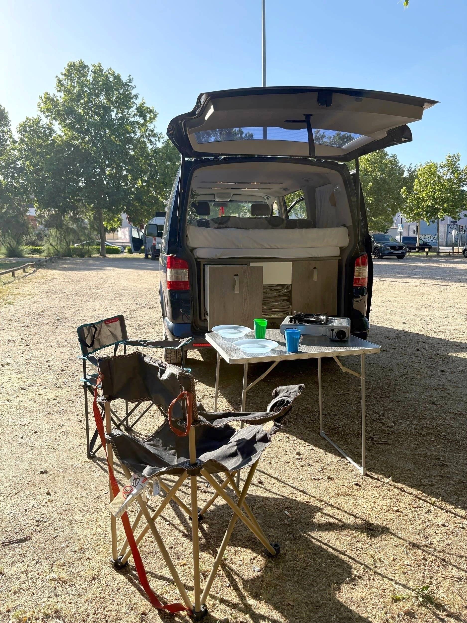 Dinette Volkswagen T5 2,5 l 130 ch - Yescapa