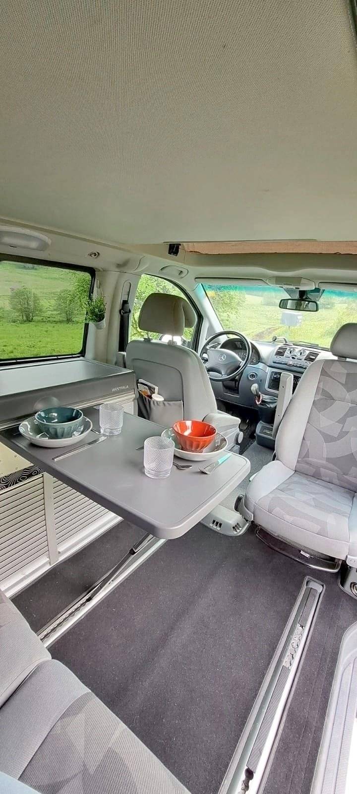 Dining Area Mercedes Viano Marco Polo 2.2dci 150cv - Yescapa
