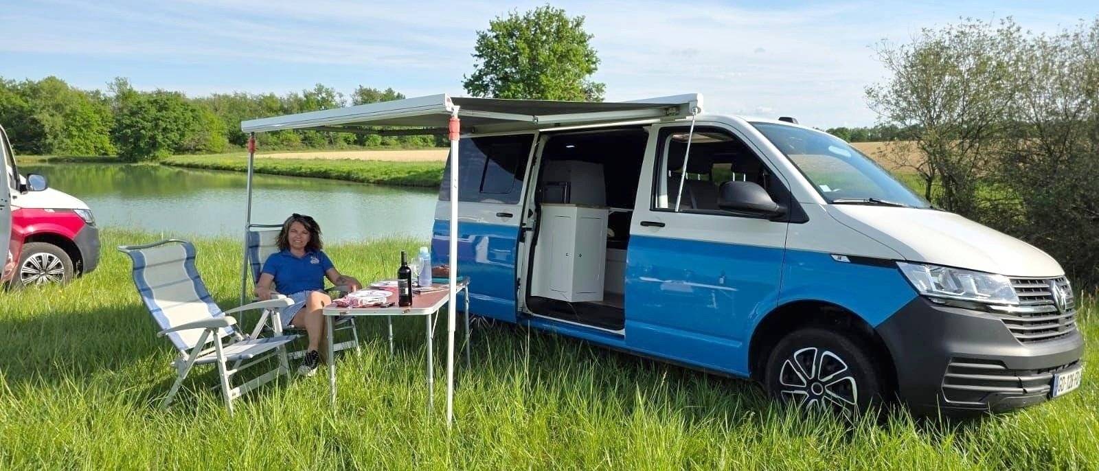 Front view from 3/4 Volkswagen Transporter T6.1 110ch - Yescapa
