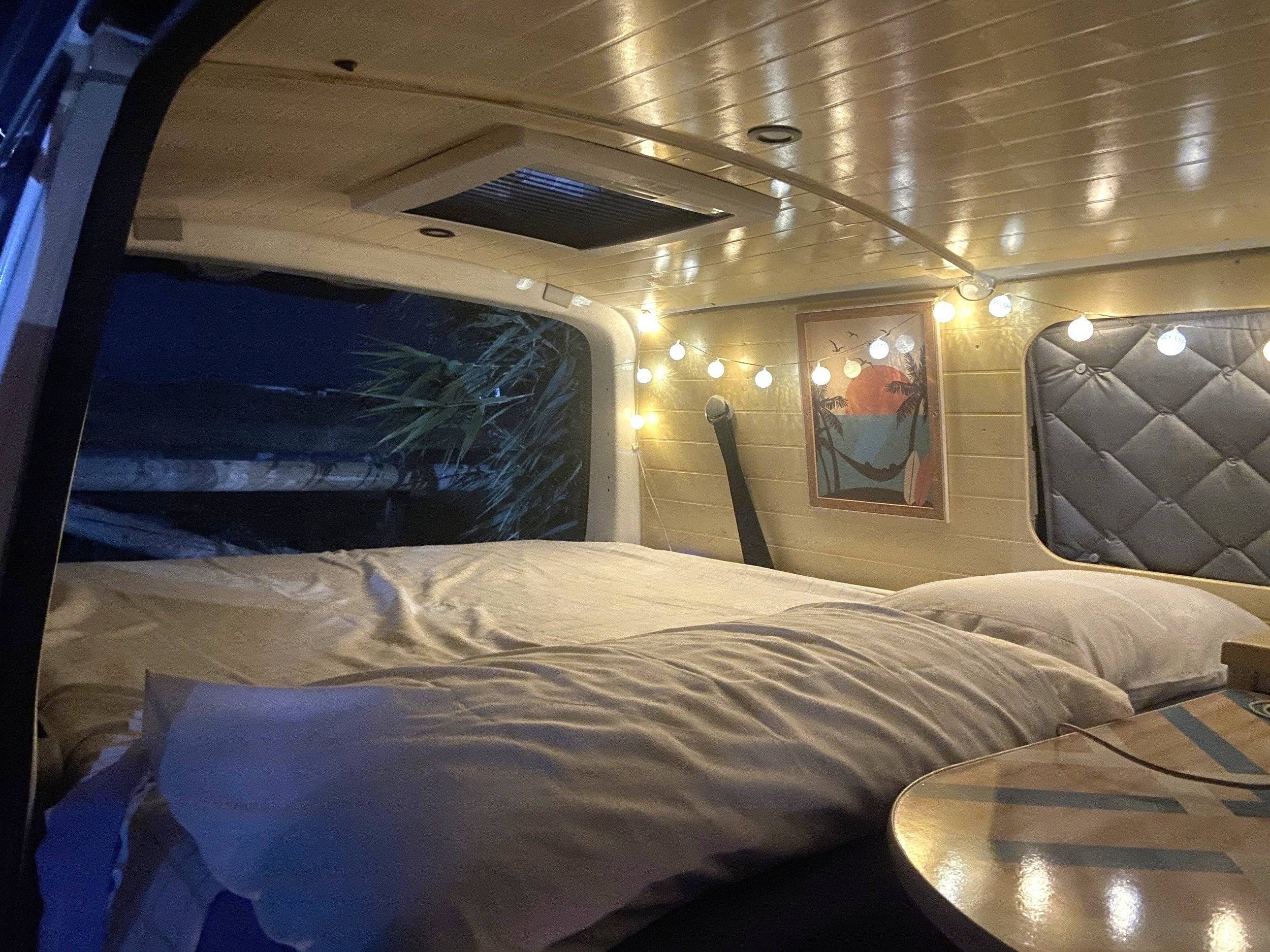 Couchages Volkswagen T5 2,0 l 84 ch - Yescapa