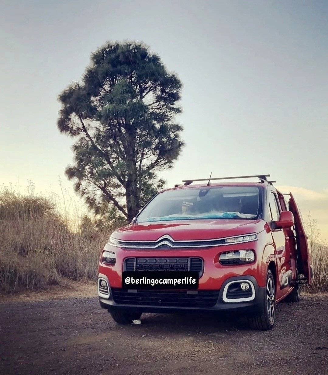 Vista de 3/4 Citroën Berlingo - Yescapa