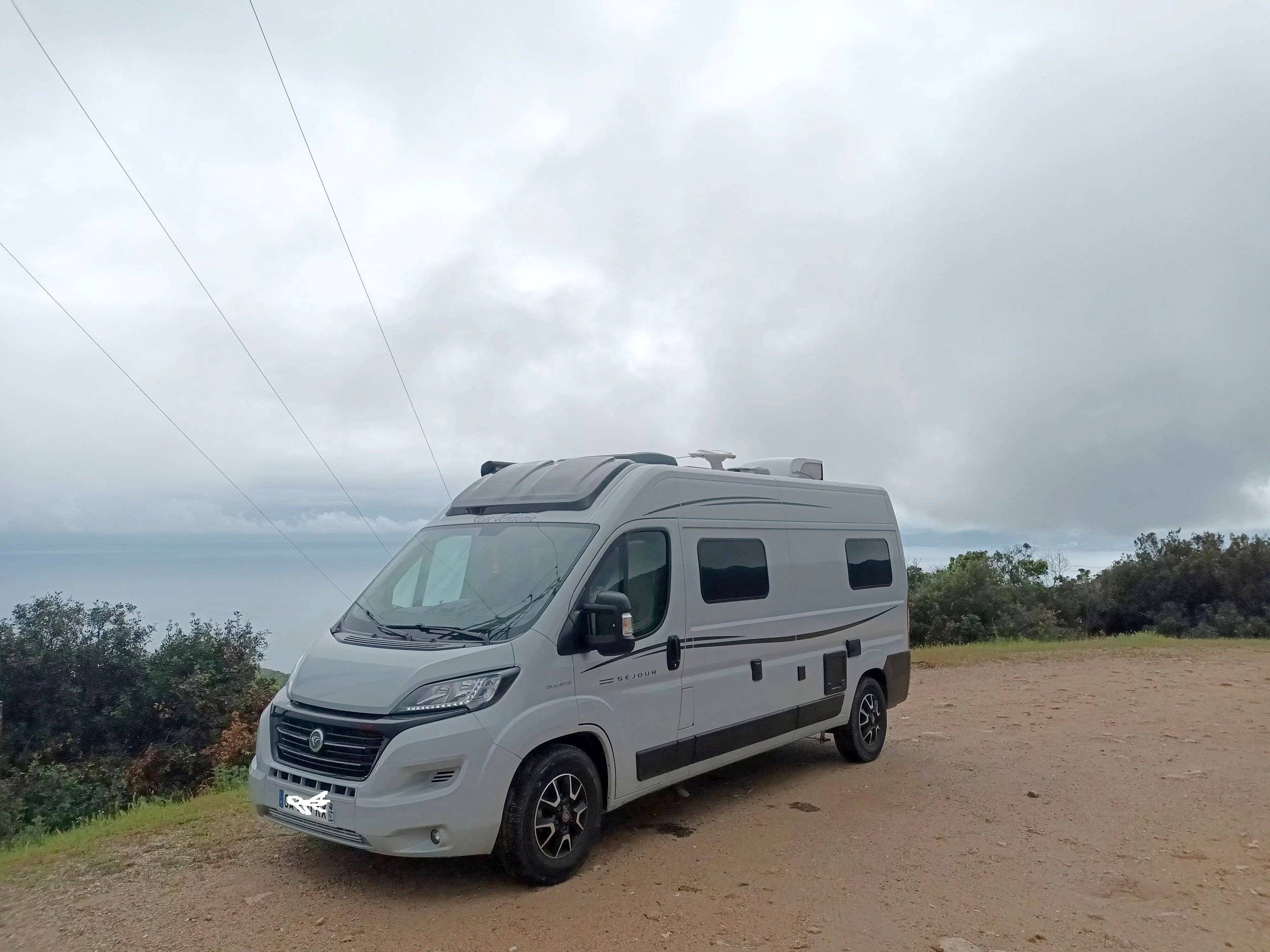 Vista del vehículo ángulo delantero Fiat - Yescapa