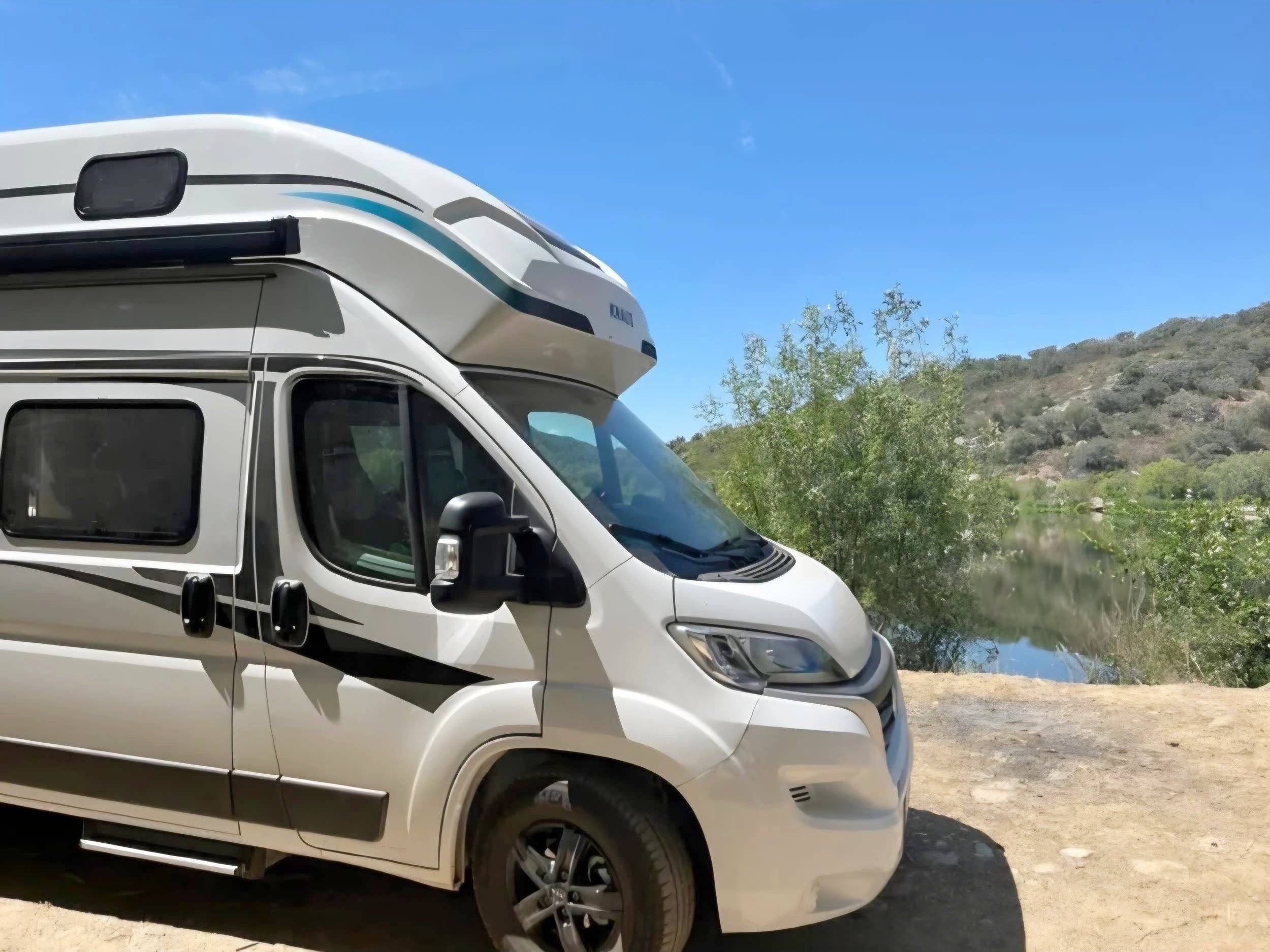 Vista de 3/4 Fiat Ducato 2,3 l 150 ch - Yescapa