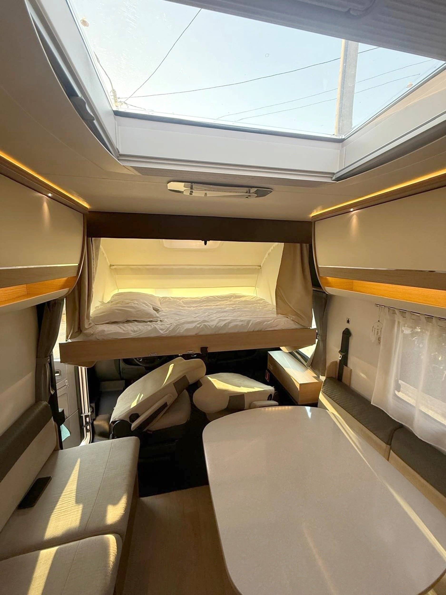 Couchages Fiat Ducato 2,3 l 130 ch. - Yescapa
