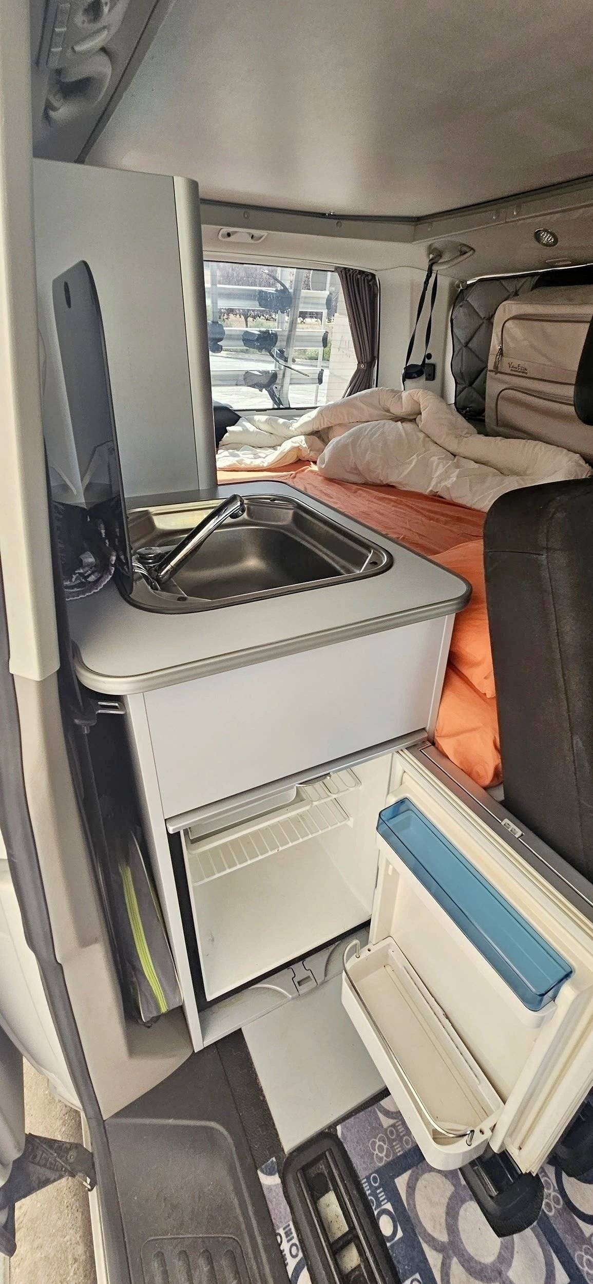 Coin repas Volkswagen Volkswagen T5 CARAVELLE - Yescapa