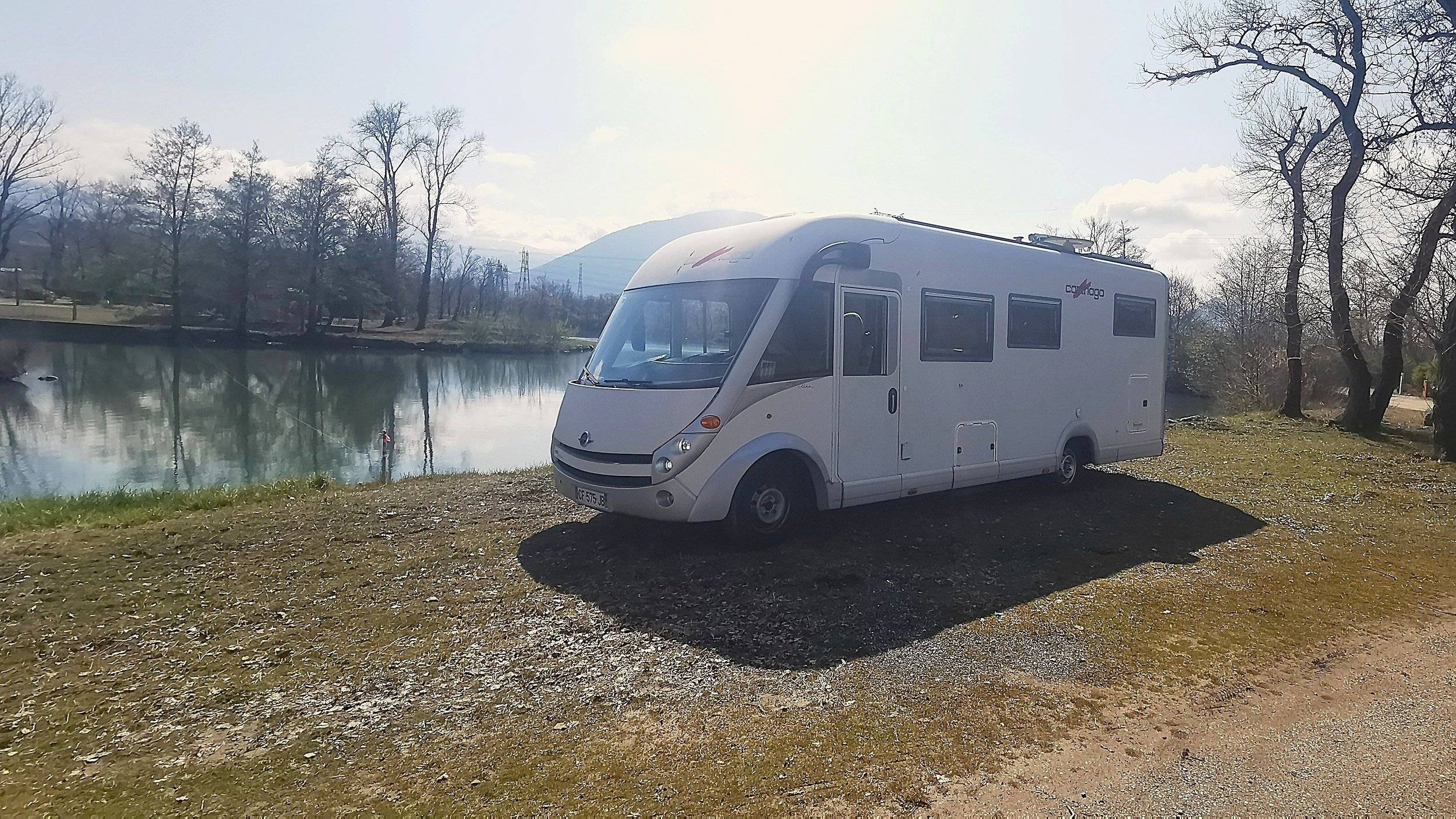 Vue avant de 3/4 Fiat Fiat Ducato Multijet 2.3 130CV - Yescapa