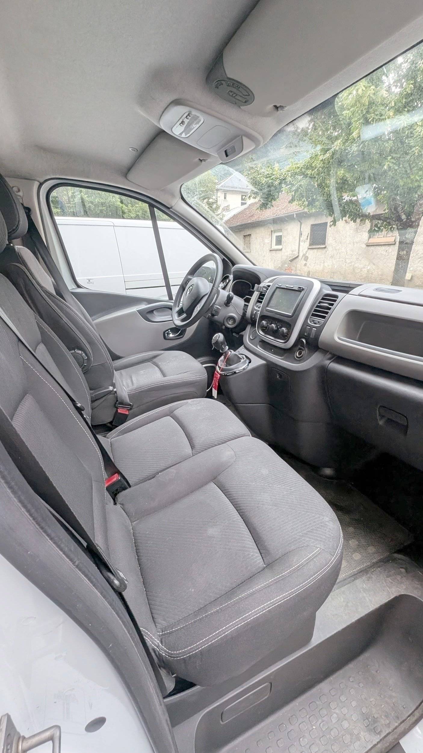 Puesto de conducción Renault Trafic 1,6 l 120 ch - Yescapa