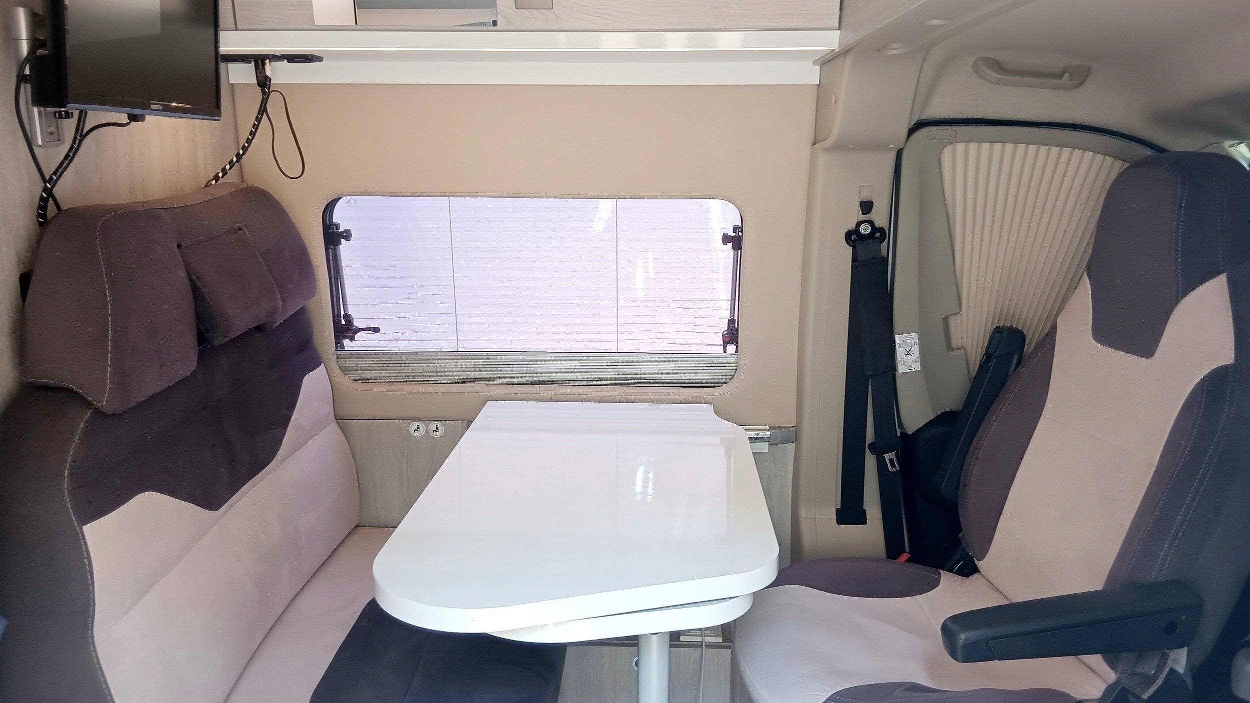 Dinette Fiat Ducato 2,2 l Multijet 100 ch. - Yescapa