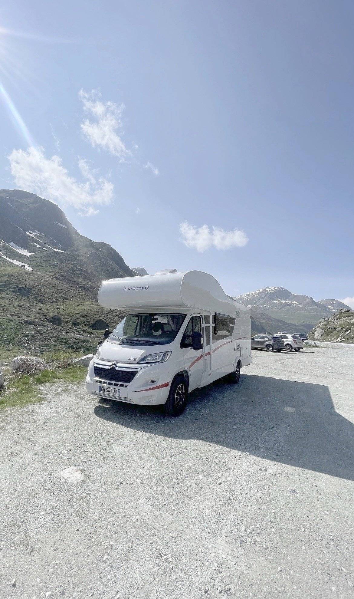 Front view from 3/4 Citroën Jumper 2,2 l 130 ch - Yescapa