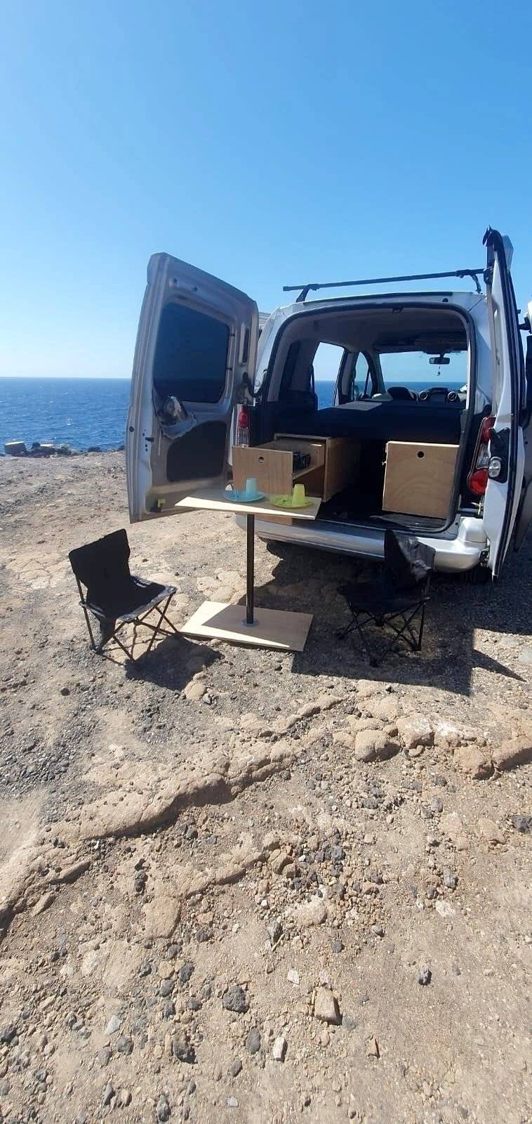 Vue avant de 3/4 Peugeot Peugeot Partner Tepee - Yescapa