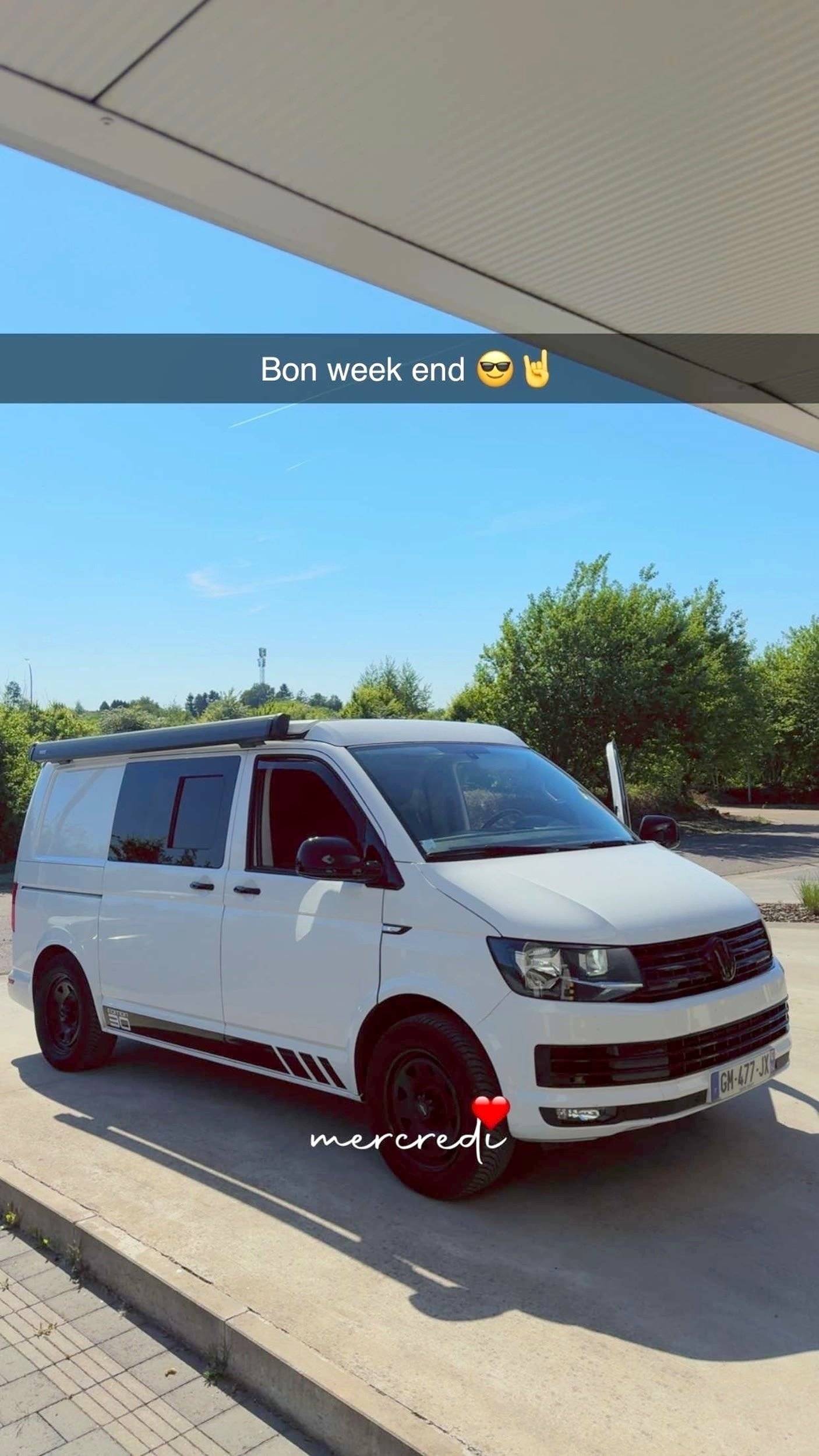 Vista del vehicle angle davanter Volkswagen Volkswagen Transporter T6 - Yescapa