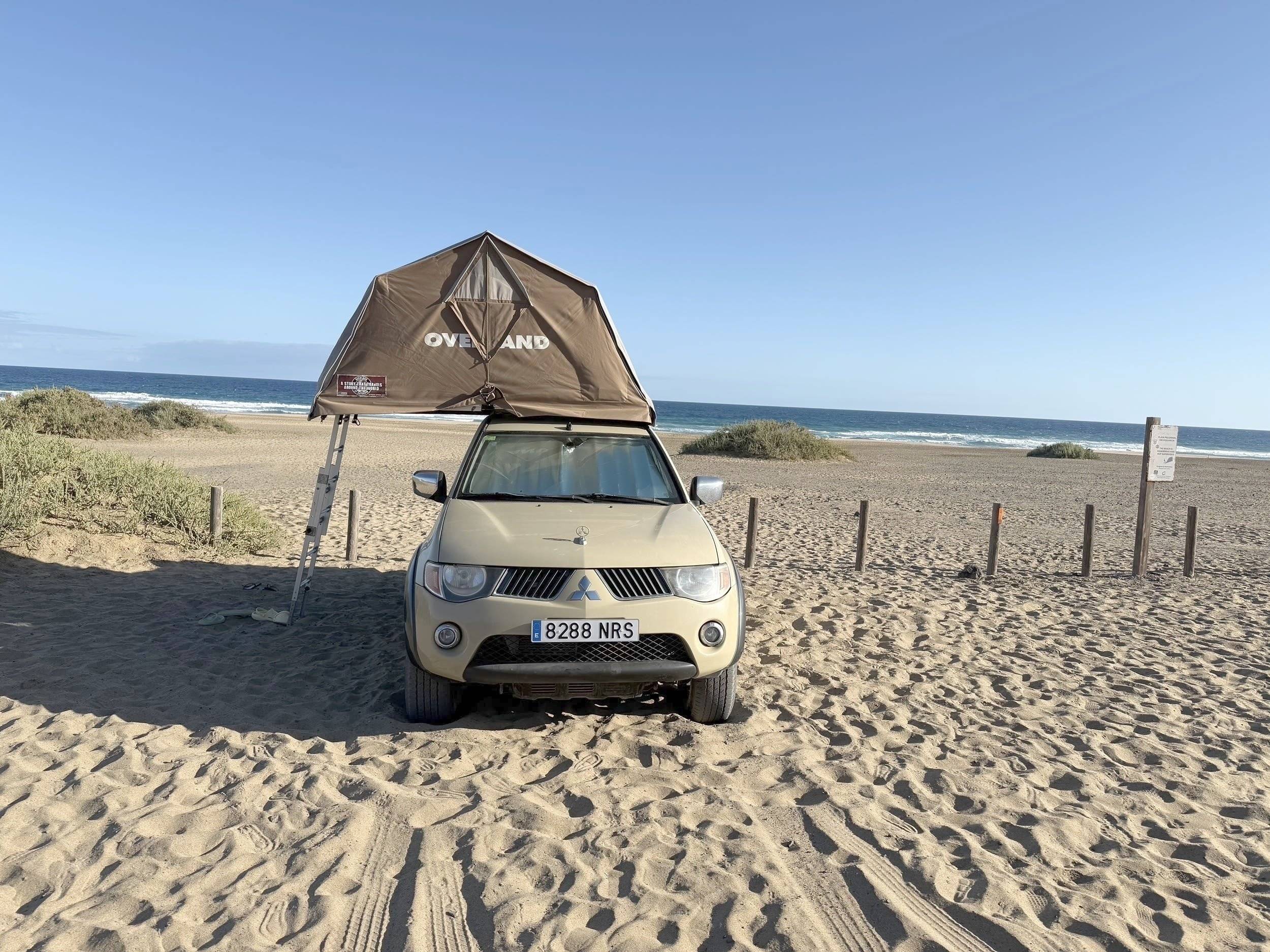 Vista de 3/4 Mitsubishi L200 - Yescapa