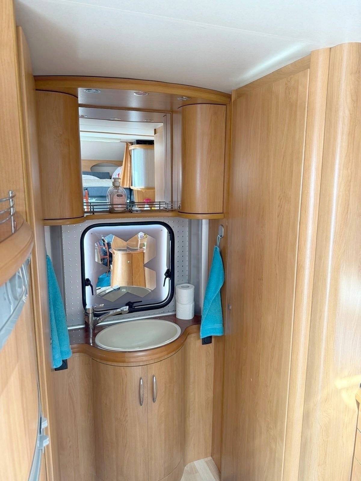 FORD TRANSIT FT 300L HOBBY