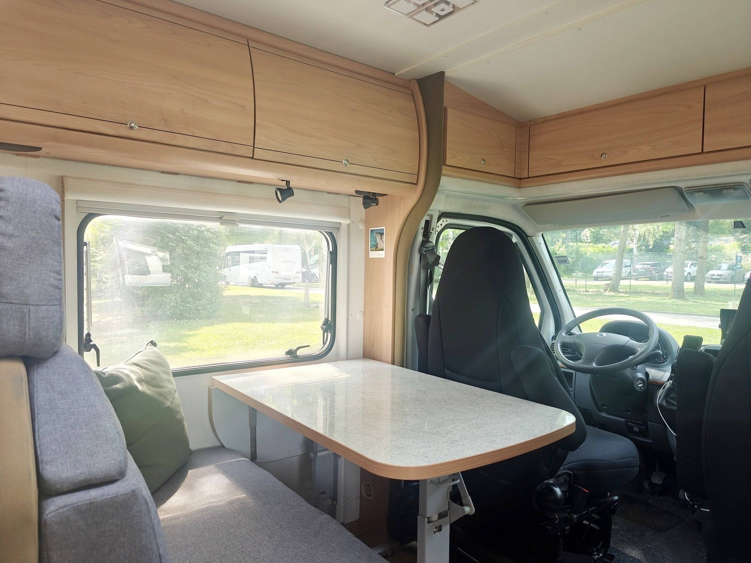Dining Area Fiat Fiat Ducato - Yescapa