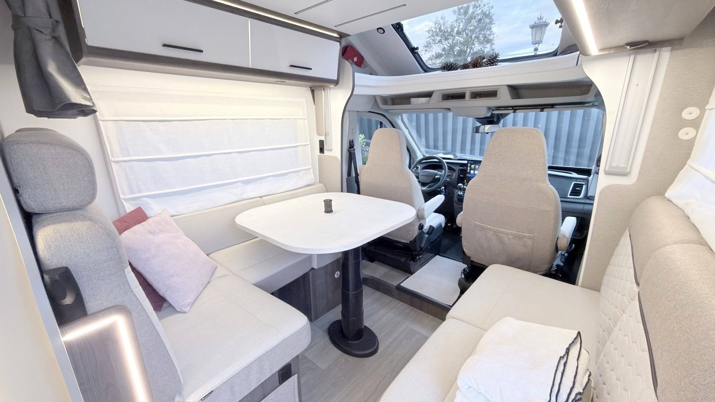 Menjador Ford Transit 165cv. - Yescapa