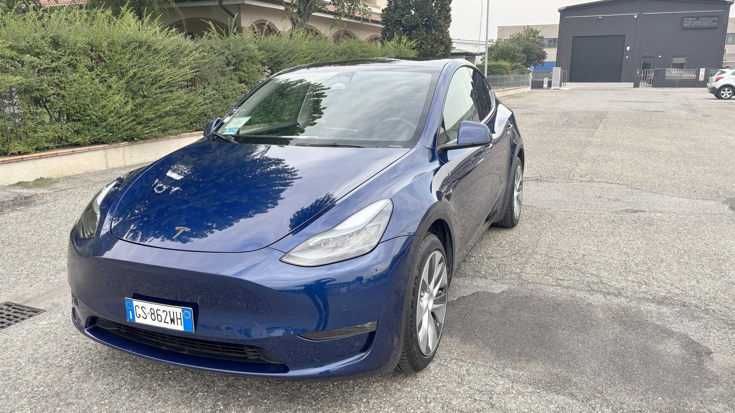 schräge Vorderansicht Ford Custom 2,0 l 105 ch - Yescapa