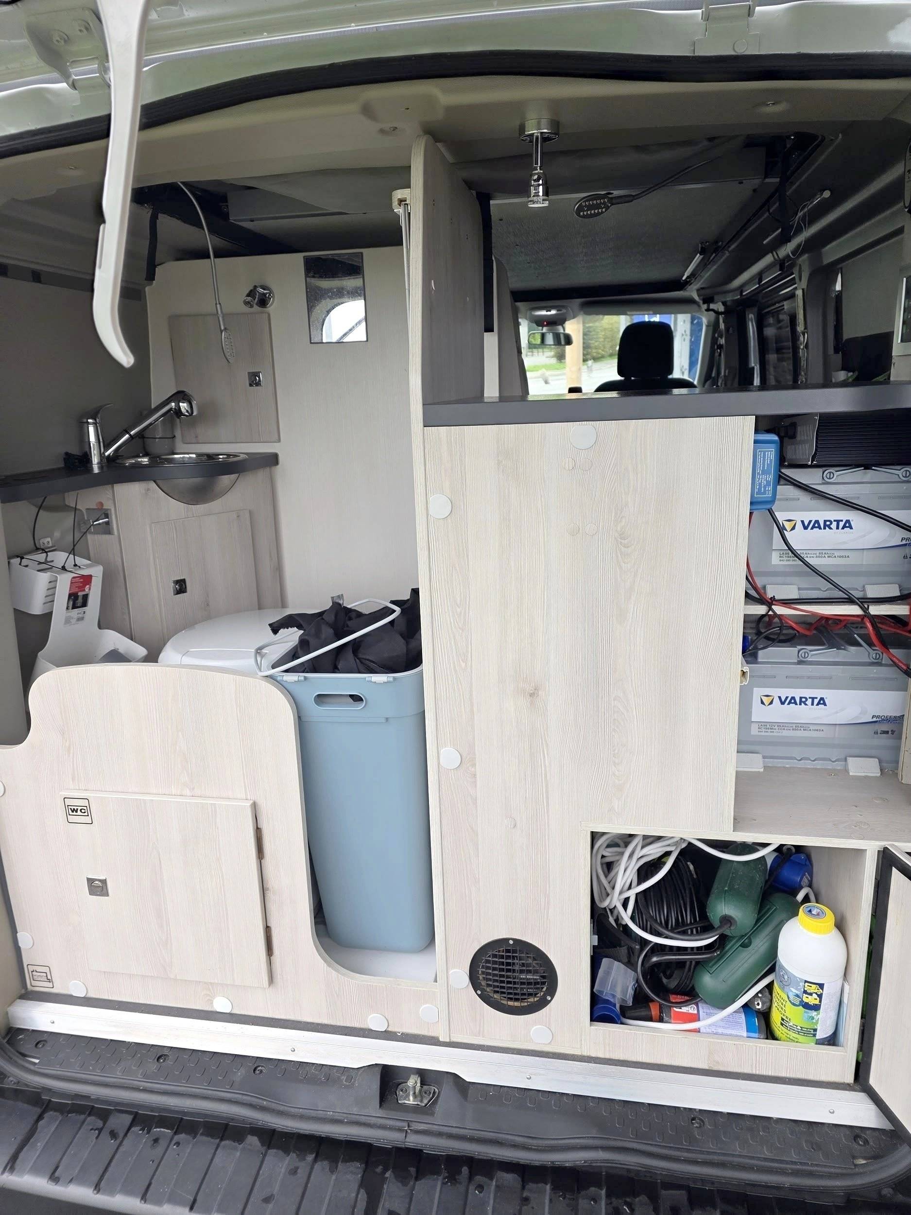Dormidas Renault Trafic L2H1 2 l 120 ch - Yescapa