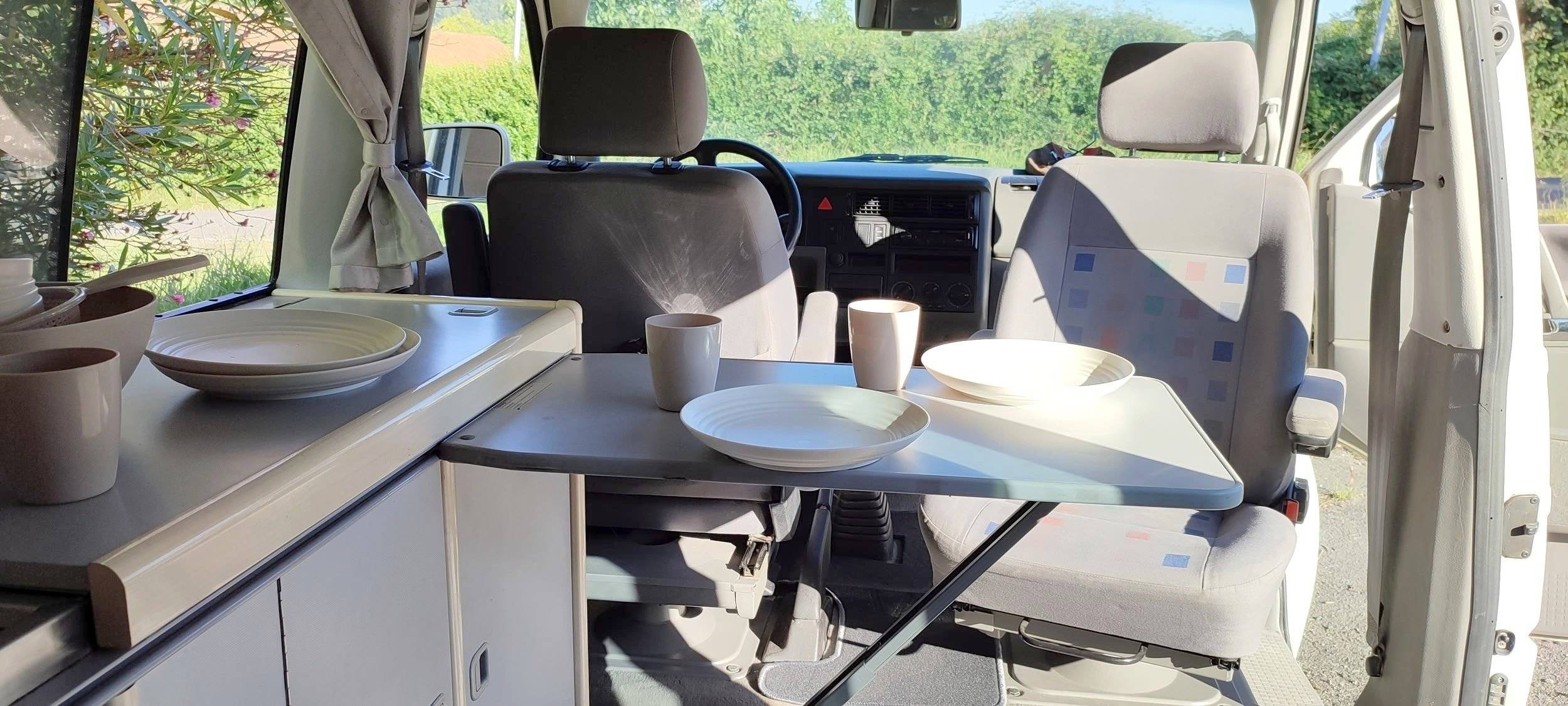 Dinette Volkswagen Transporter T4 2.5 TDI 102 Cv - Yescapa