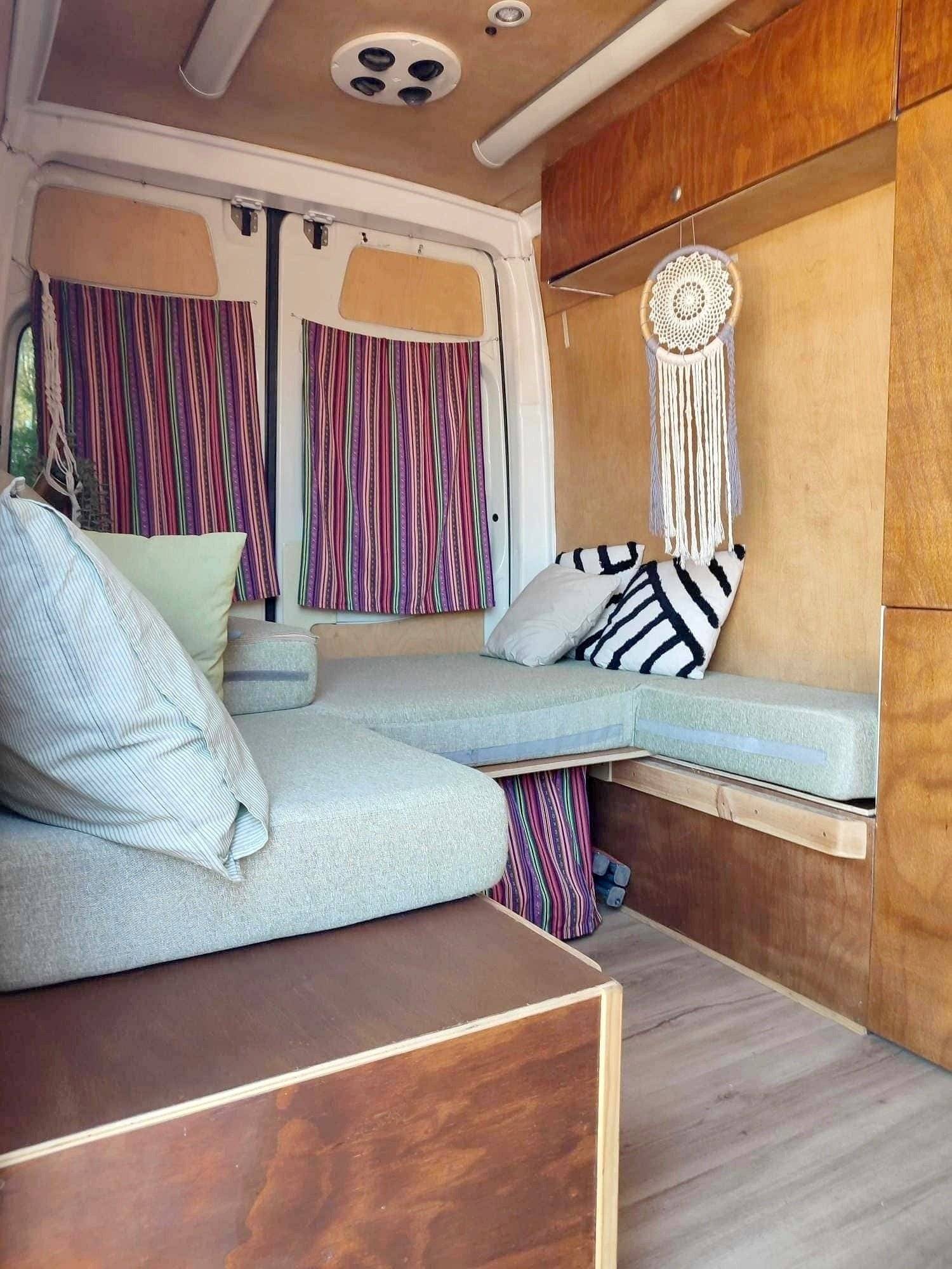 Dinette Volkswagen Crafter 35 2,5 TDI - Yescapa