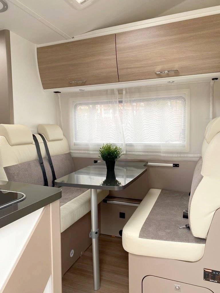 Dining Area Fiat Ducato 2,3 l Al-Ko 130 ch. - Yescapa
