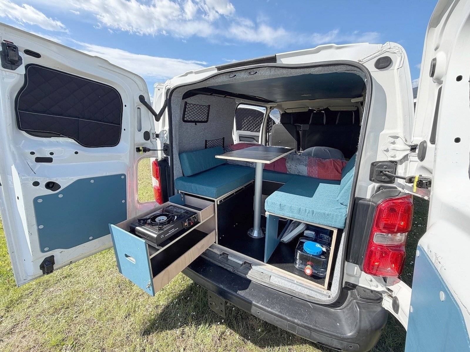 Vue avant de 3/4 Peugeot Expert III - Yescapa