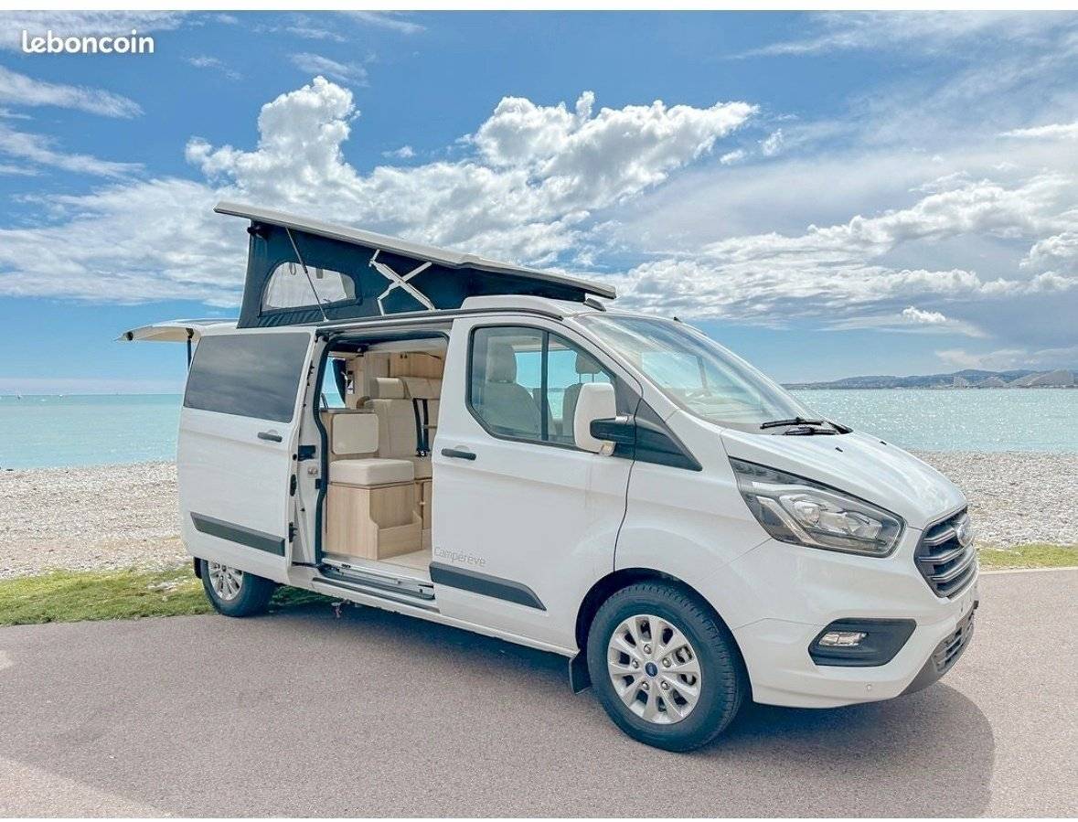 Vue avant de 3/4 Ford - Yescapa