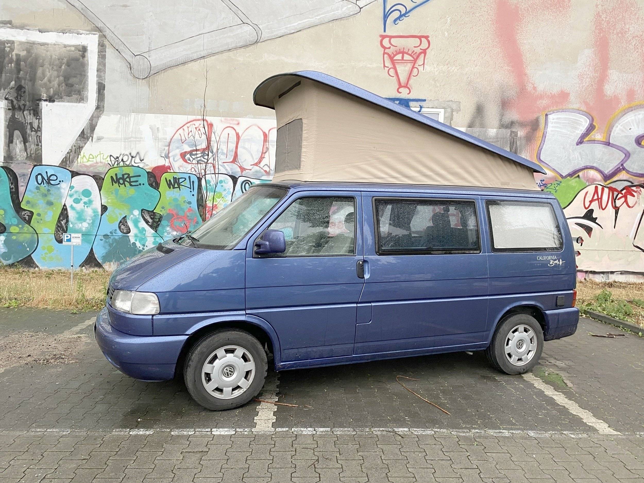 schräge Vorderansicht Volkswagen Volkswagen T4 California 2.5 TDI - Yescapa