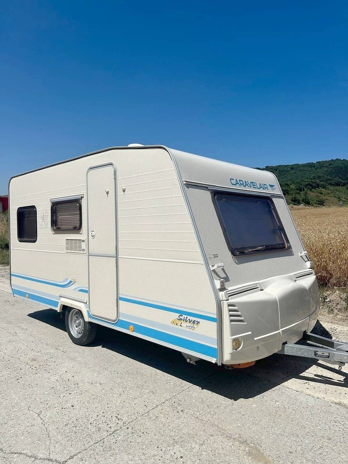 Front view from 3/4 Opel - Yescapa