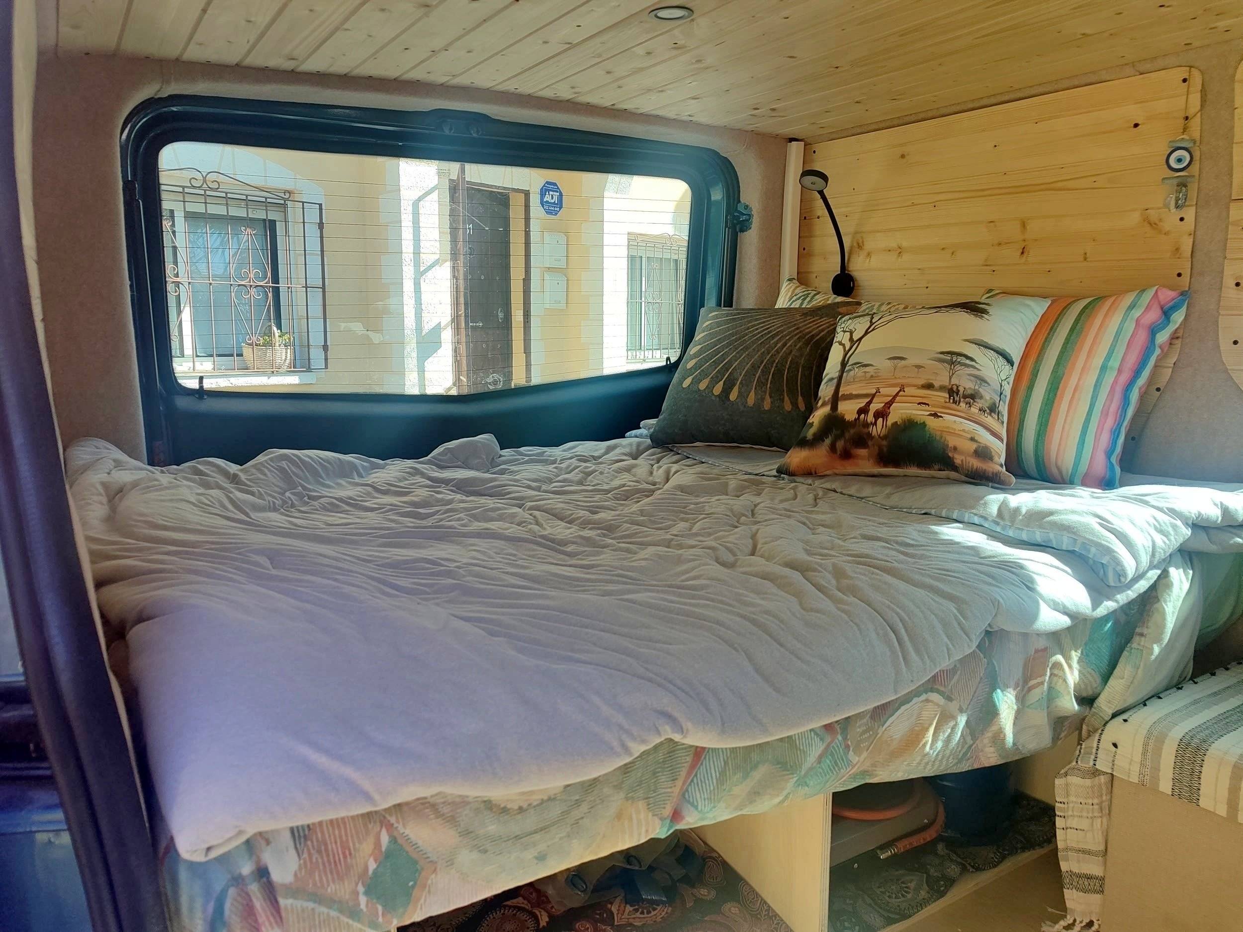Plazas en cama Opel Vivaro - Yescapa