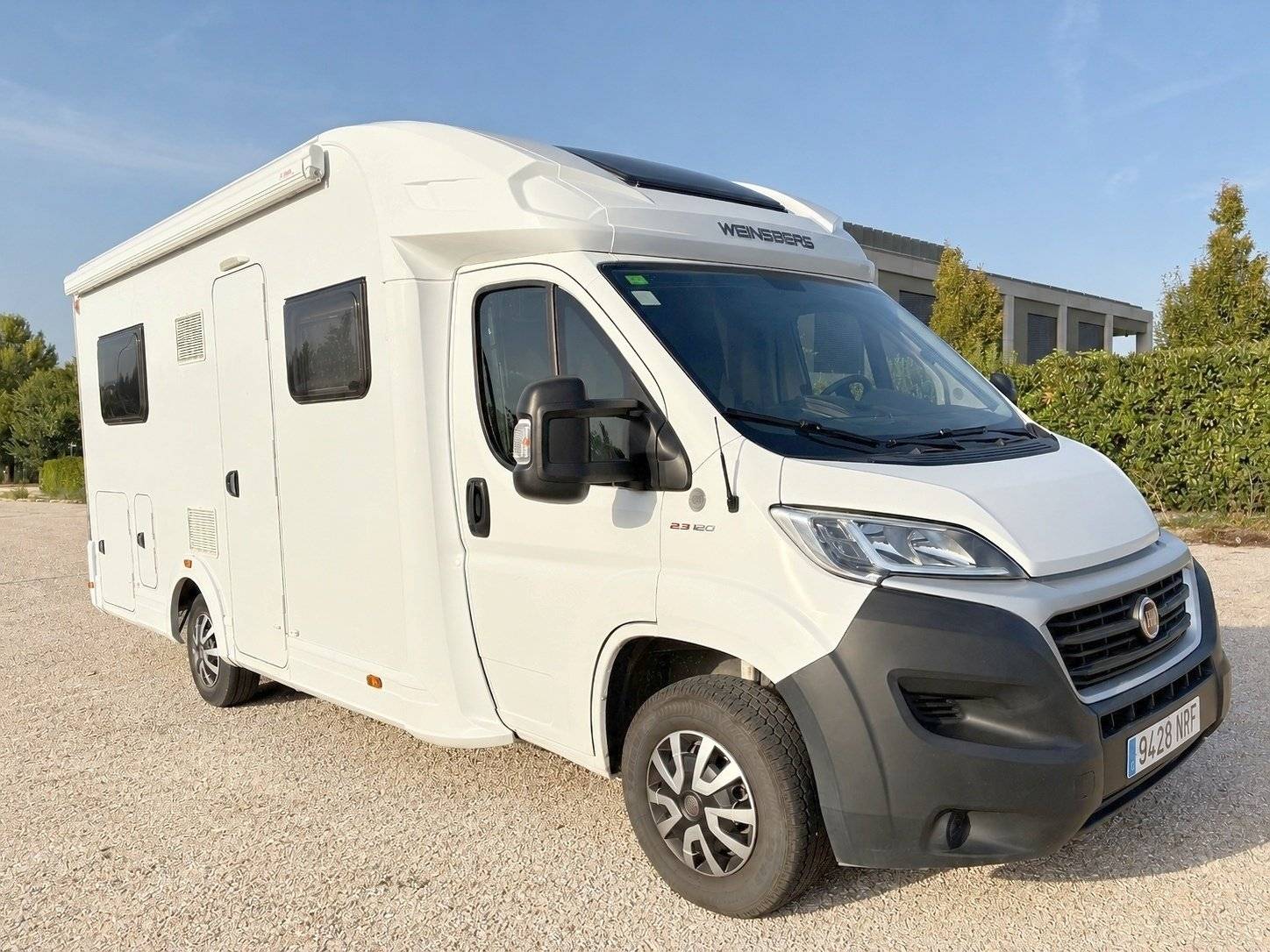 Voorkant 3/4 Fiat Ducato 120 Multijet - Yescapa
