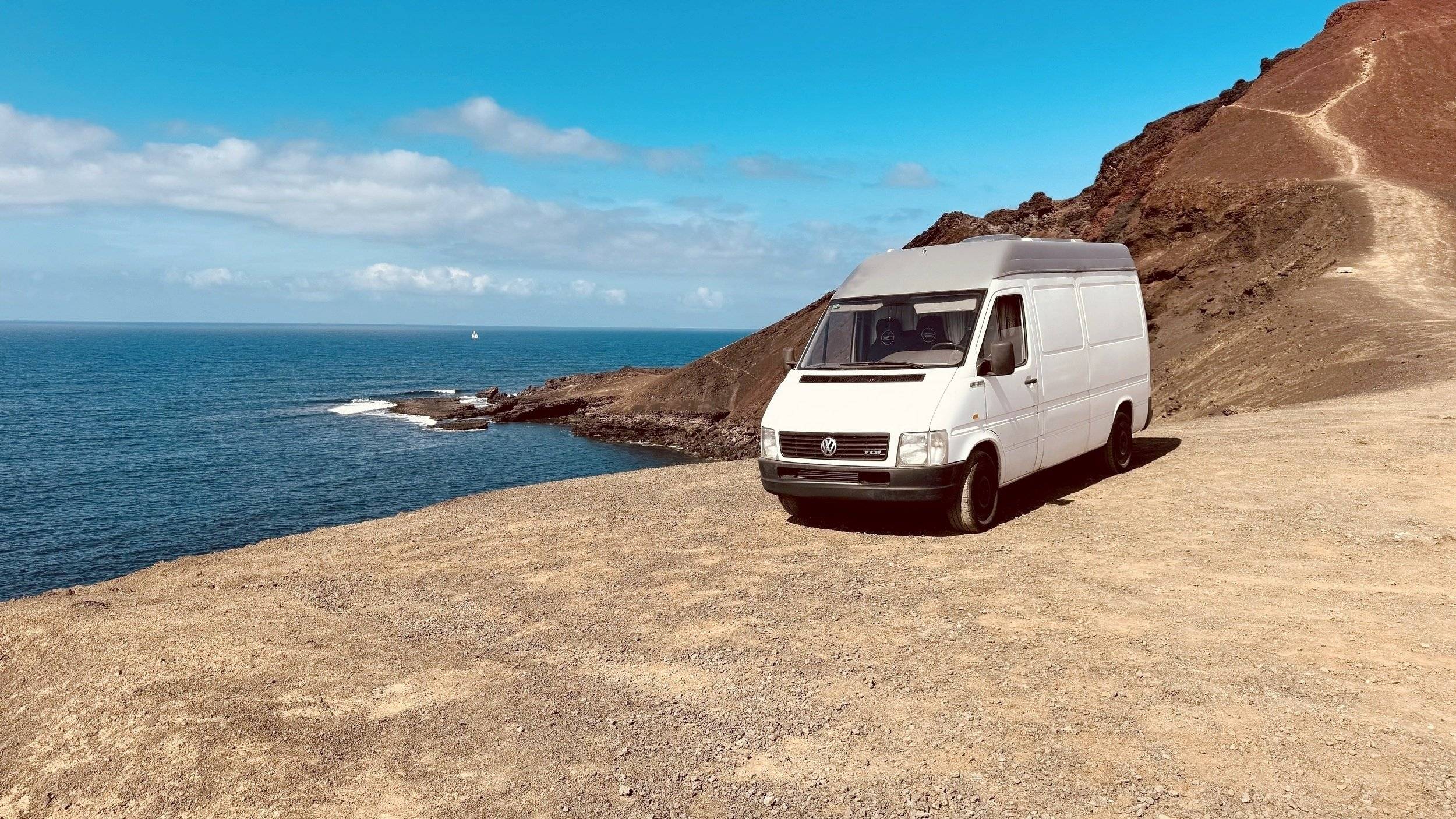 Vista frontale a ¾ Volkswagen LT 35 2.5 109cv - Yescapa