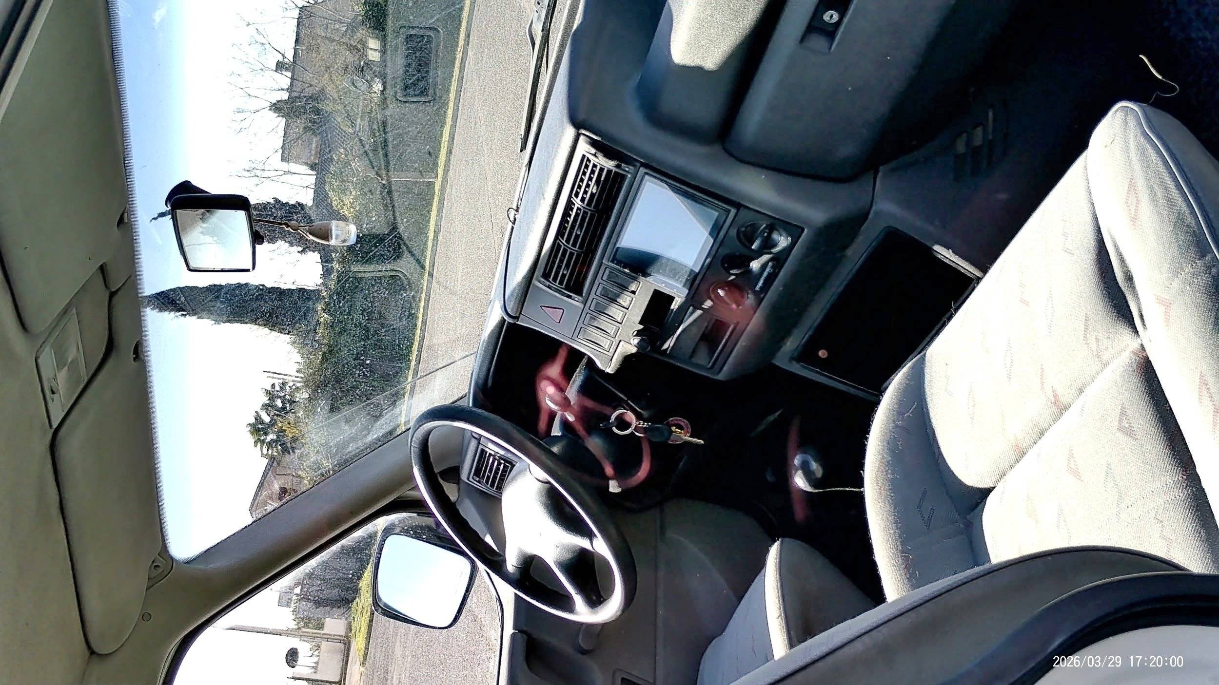 Driver's compartment Volkswagen T4 2.5 - Yescapa