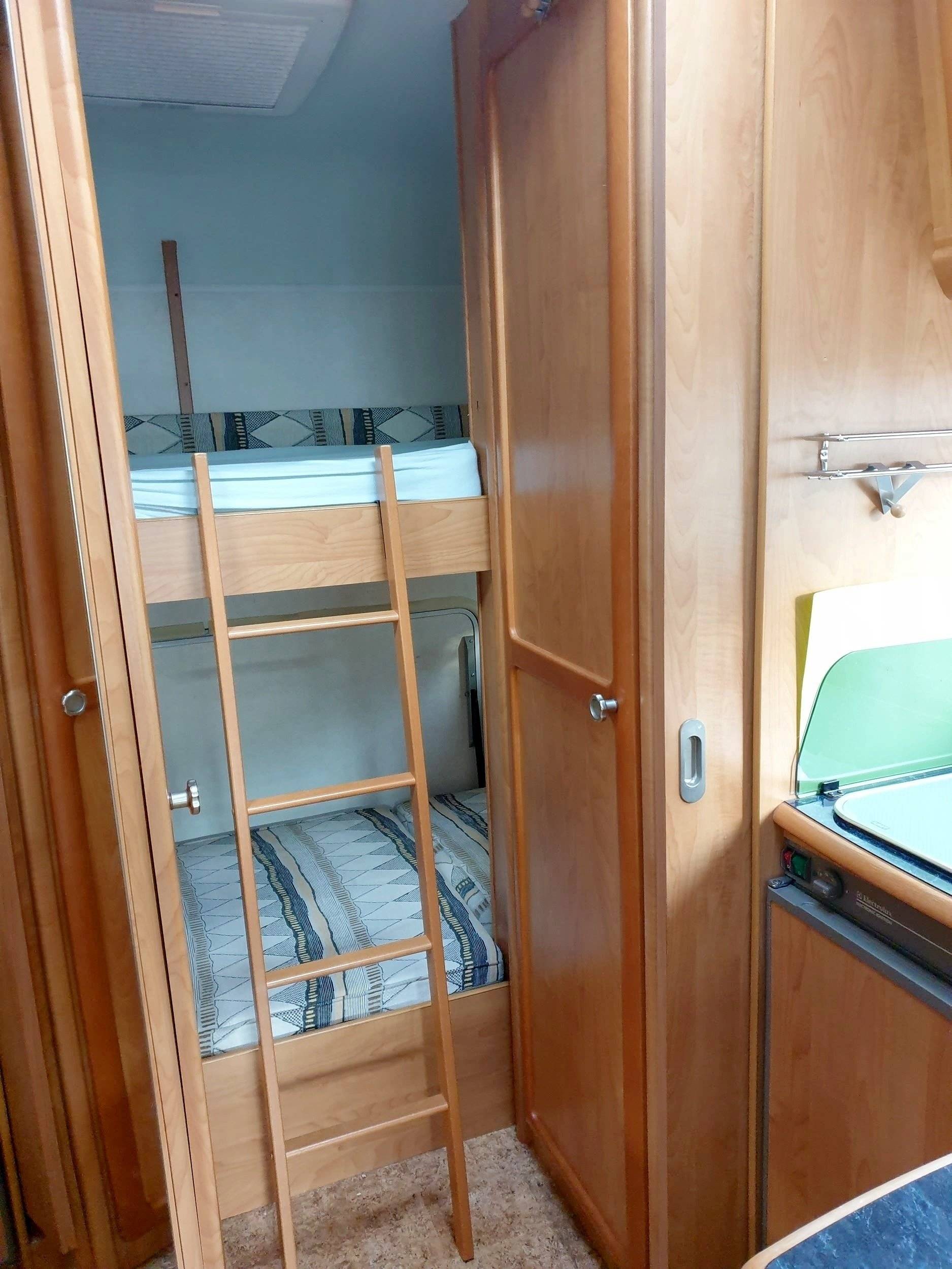 Berth Mercedes Sprinter 316 cdi - Yescapa