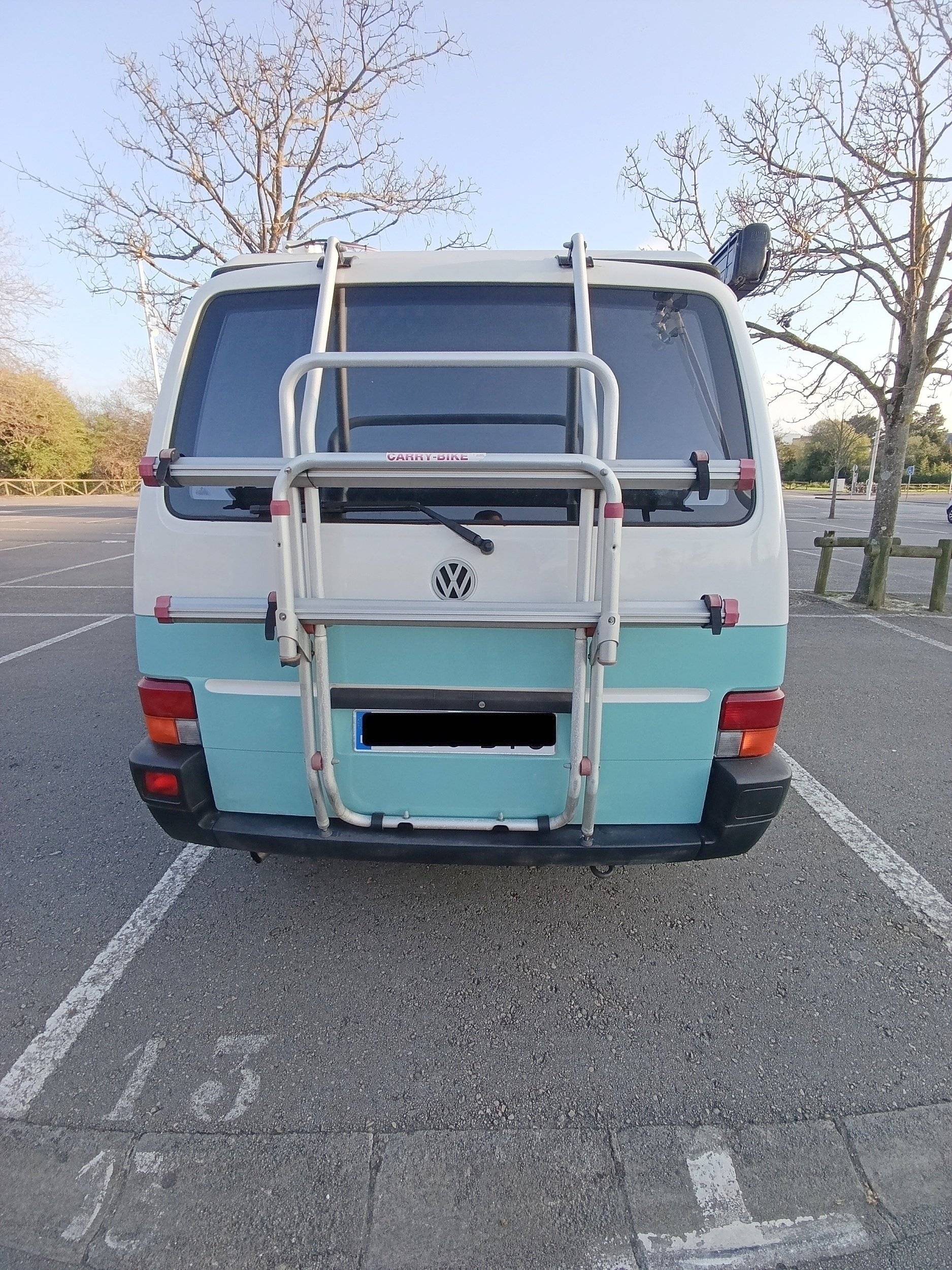 Vista de trás Volkswagen T4 California - Yescapa