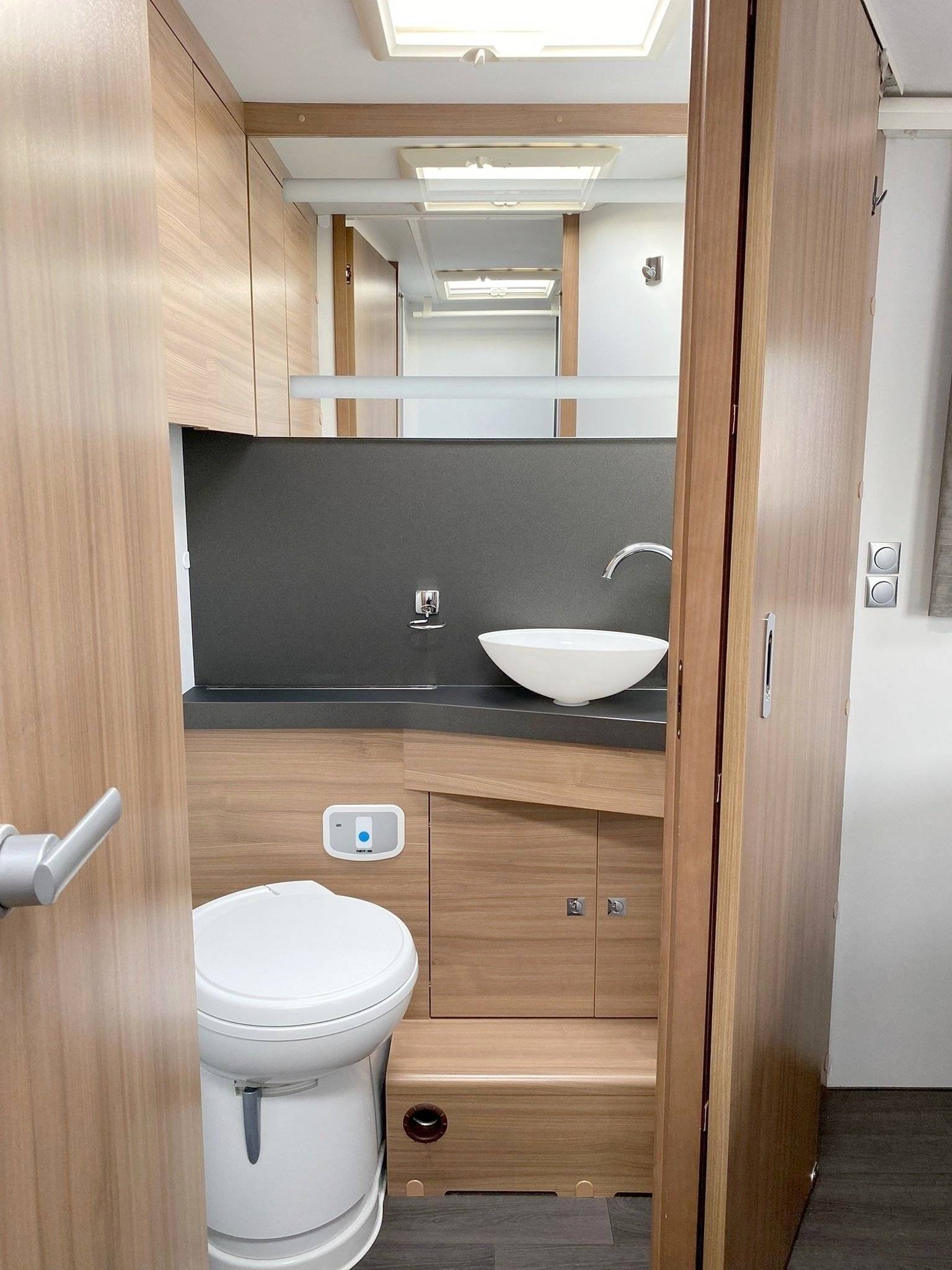 Adria MATRIX AXESS 670SC