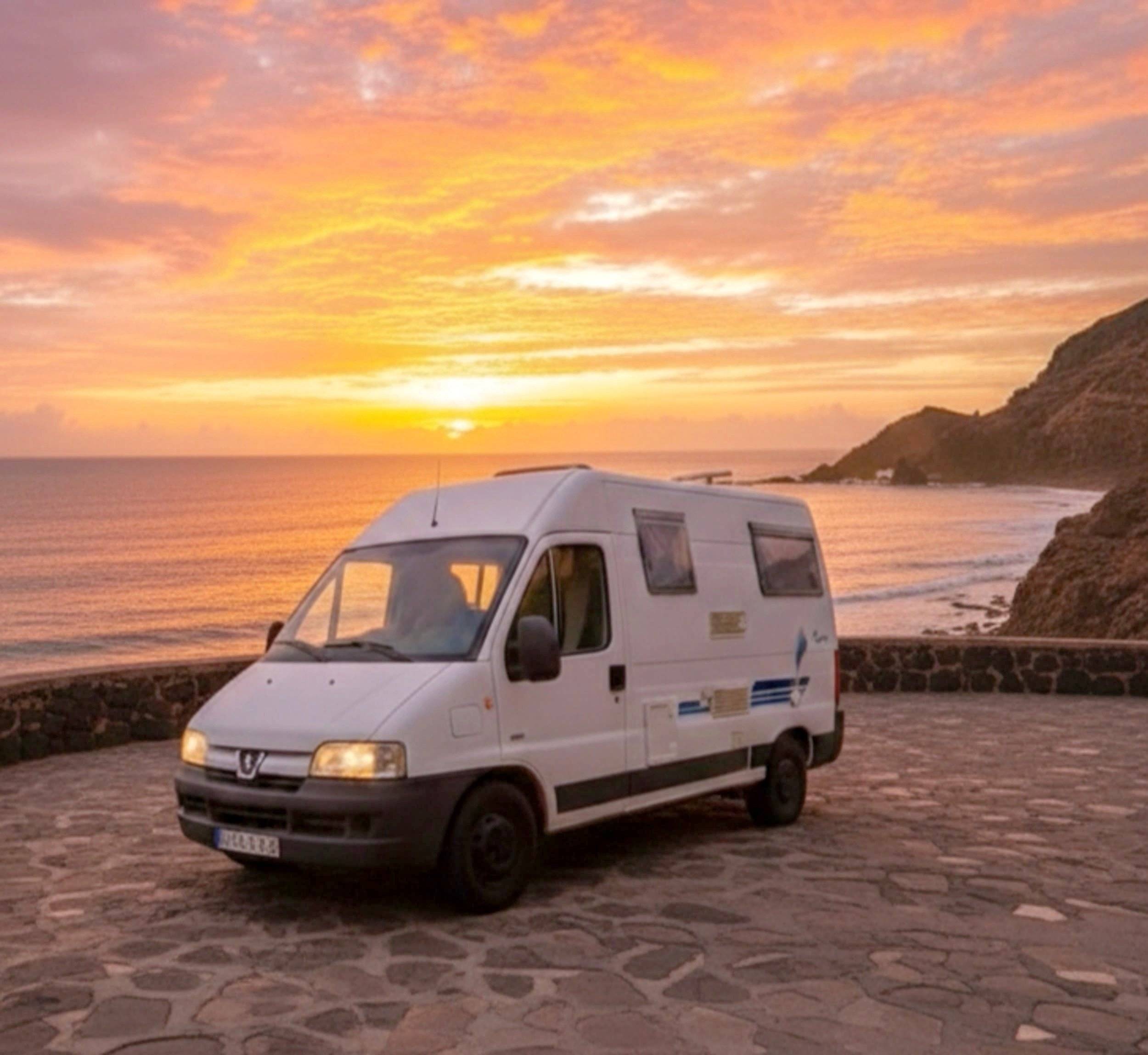 Voorkant 3/4 Peugeot Boxer - Yescapa