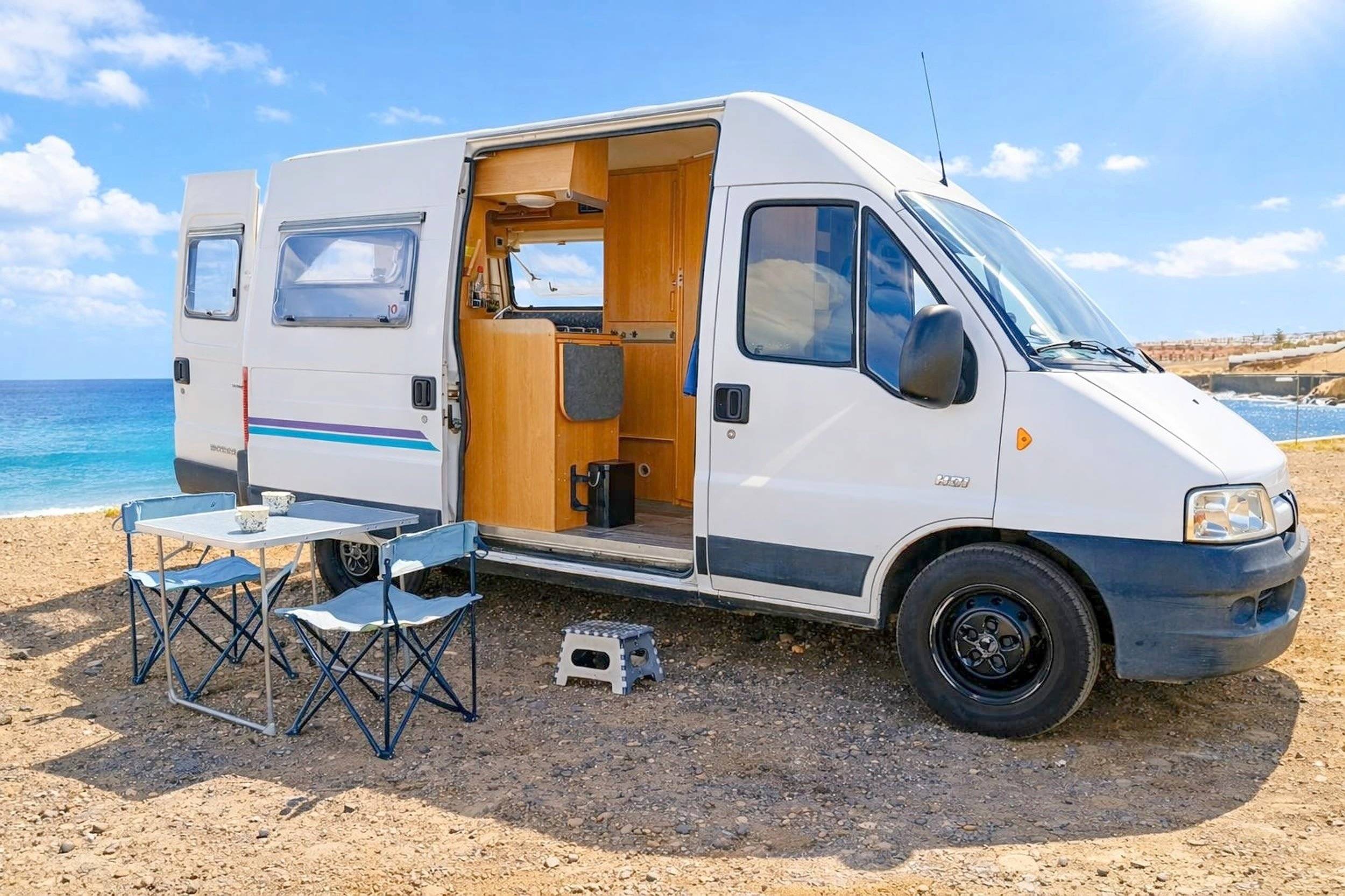 Vista frontale a ¾ Peugeot Boxer - Yescapa