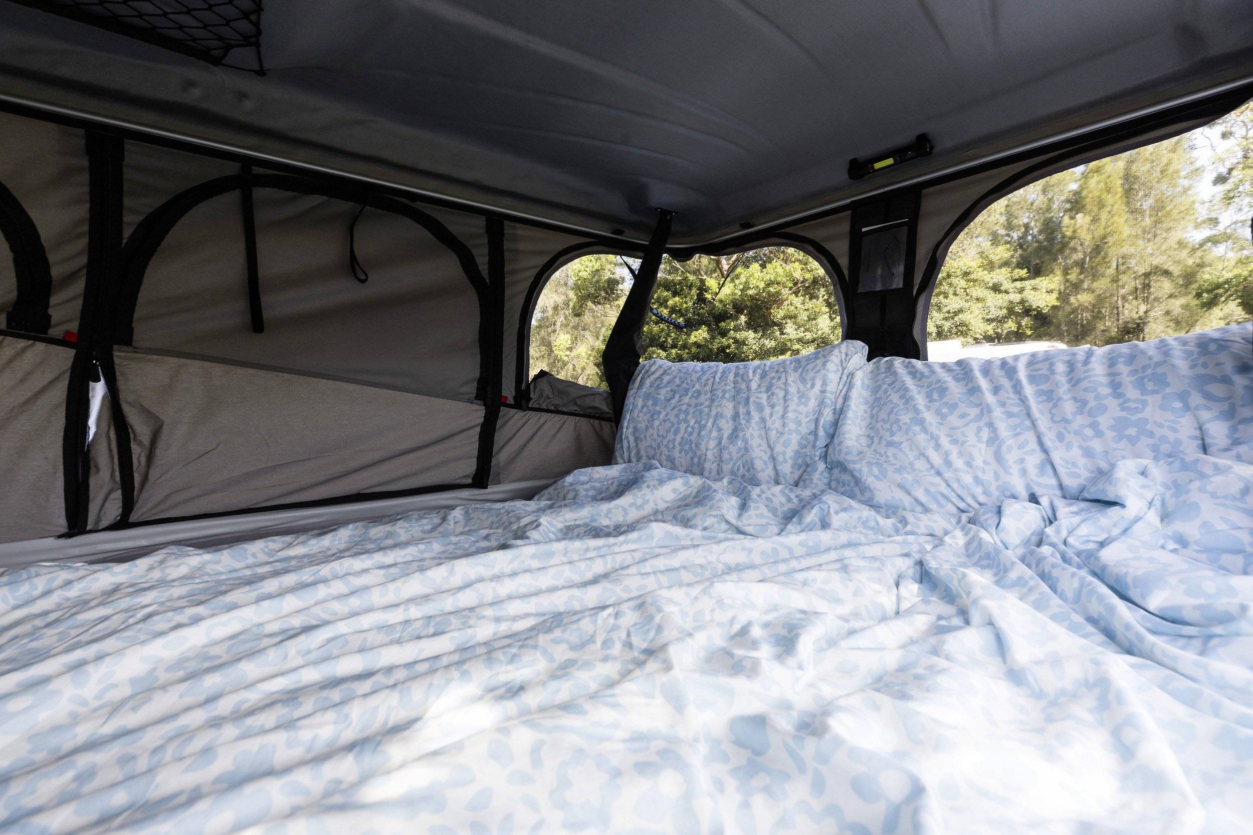 Área de jantar Oc Adventure Tent 2 Auto Base Oc Adventure Tent 2 Auto Base - Yescapa