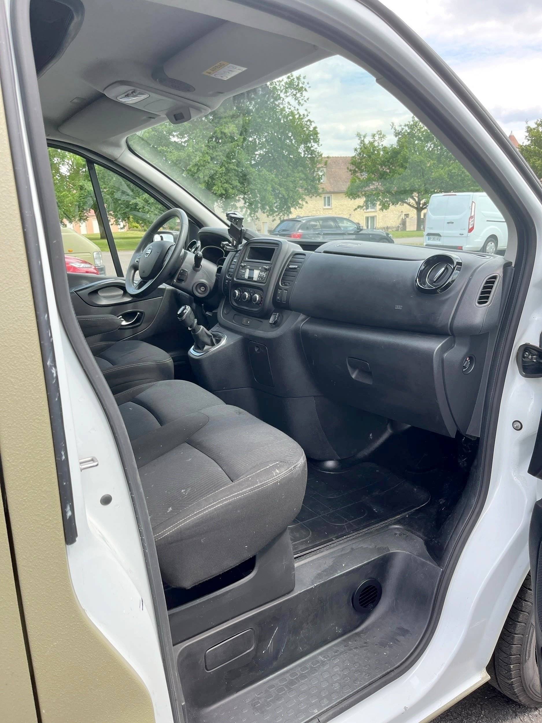 HOMNIVAN NV 300