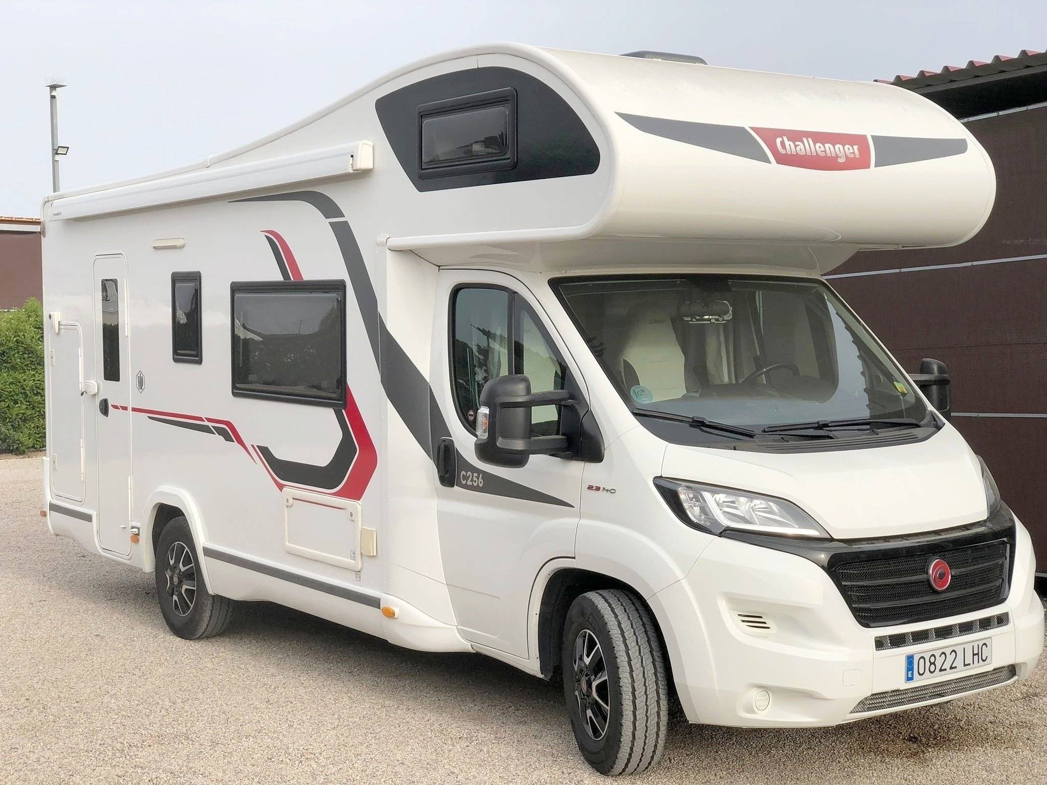 Rent Coachbuilt motorhome - Tarragona - 74053 - Challenger - Yescapa