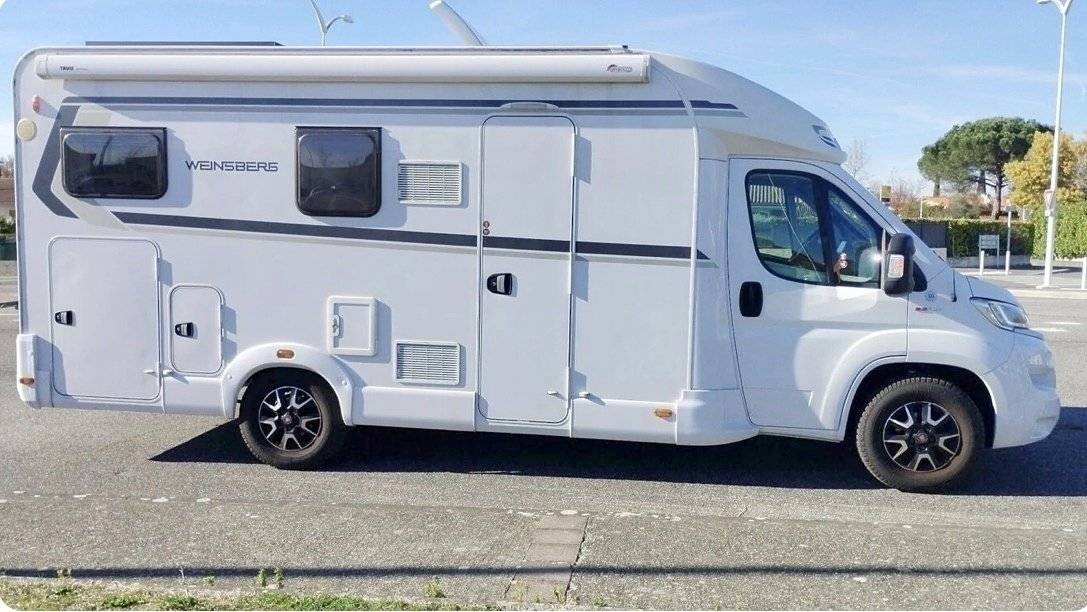 Voorkant 3/4 Fiat 140 cv - Yescapa